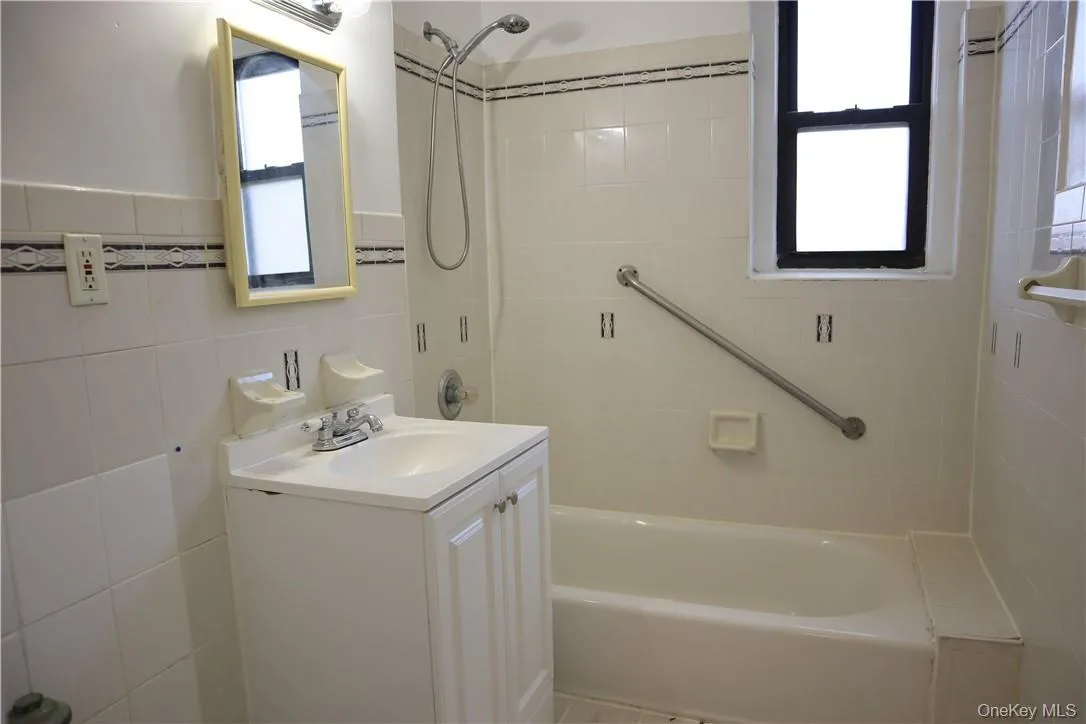 42 Barker Avenue, White Plains, NY, 1 Bedroom Bedrooms, 3 Rooms Rooms,1 BathroomBathrooms,Residential Lease,For Rent,Barker,0,993653 42 Barker Avenue, White Plains, NY, 1 Bedroom Bedrooms, 3 Rooms Rooms,1 BathroomBathrooms,Residential Lease,For Rent,Barker,0,993653