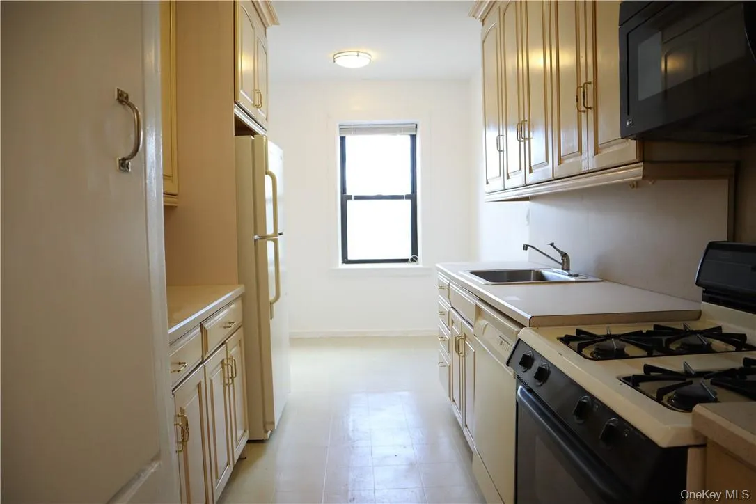 42 Barker Avenue, White Plains, NY, 1 Bedroom Bedrooms, 3 Rooms Rooms,1 BathroomBathrooms,Residential Lease,For Rent,Barker,0,993653 42 Barker Avenue, White Plains, NY, 1 Bedroom Bedrooms, 3 Rooms Rooms,1 BathroomBathrooms,Residential Lease,For Rent,Barker,0,993653