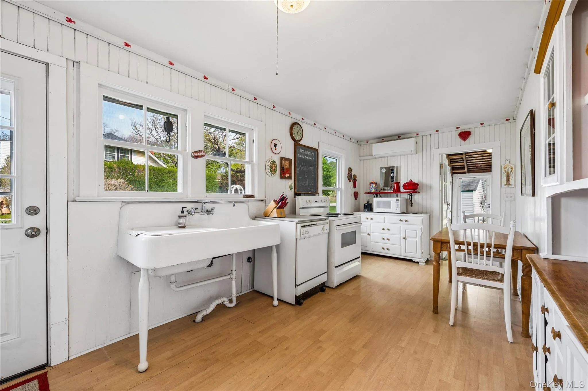 21 Walk, Riverhead, NY, 4 Bedrooms Bedrooms, 8 Rooms Rooms,1 BathroomBathrooms,Residential Lease,For Rent,Walk,0,993682 21 Walk, Riverhead, NY, 4 Bedrooms Bedrooms, 8 Rooms Rooms,1 BathroomBathrooms,Residential Lease,For Rent,Walk,0,993682