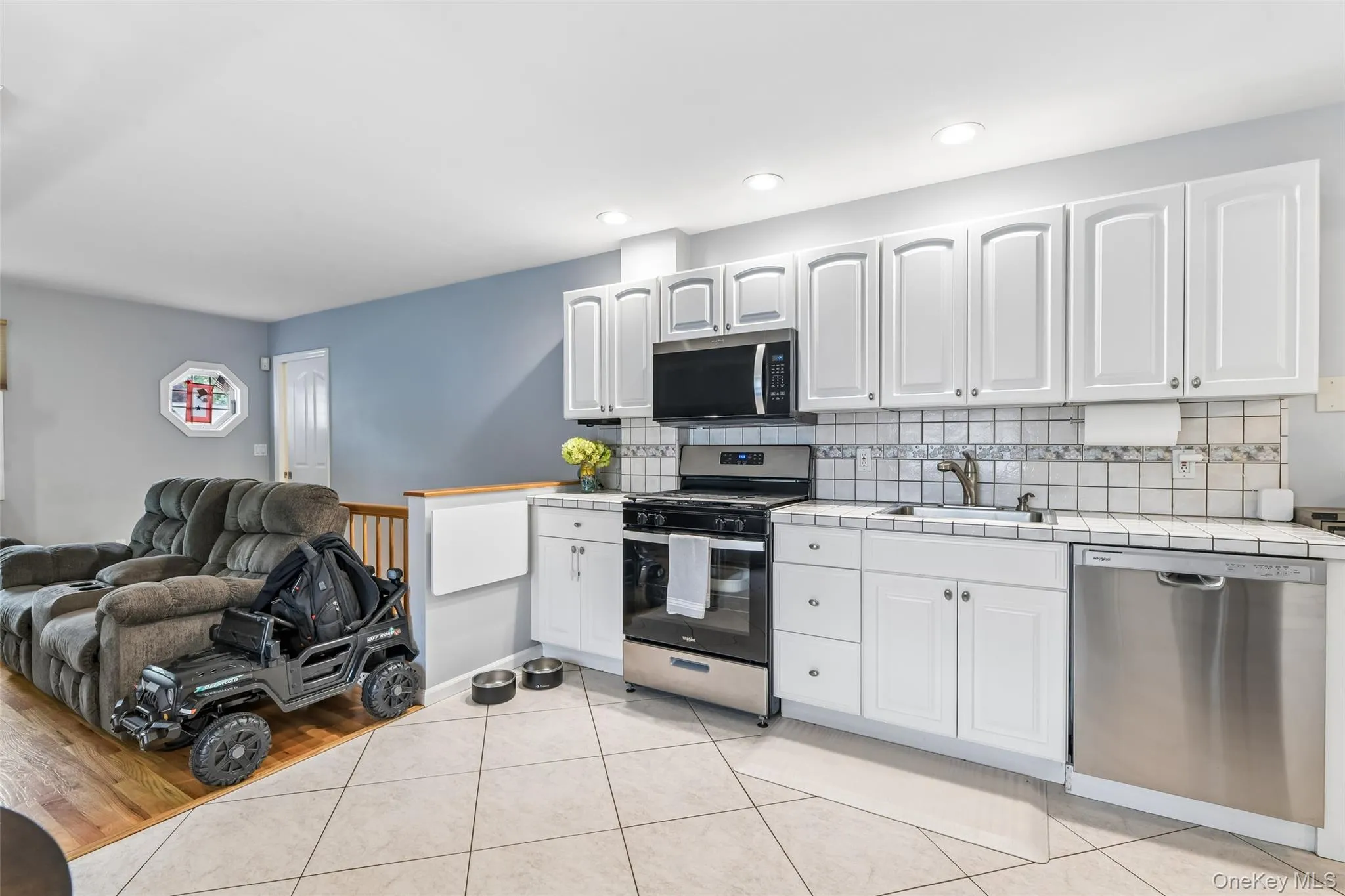 23 Middle Drive, Huntington, NY, 4 Bedrooms Bedrooms, 10 Rooms Rooms,3 BathroomsBathrooms,Residential,For Rent,Middle,0,993702 23 Middle Drive, Huntington, NY, 4 Bedrooms Bedrooms, 10 Rooms Rooms,3 BathroomsBathrooms,Residential,For Rent,Middle,0,993702