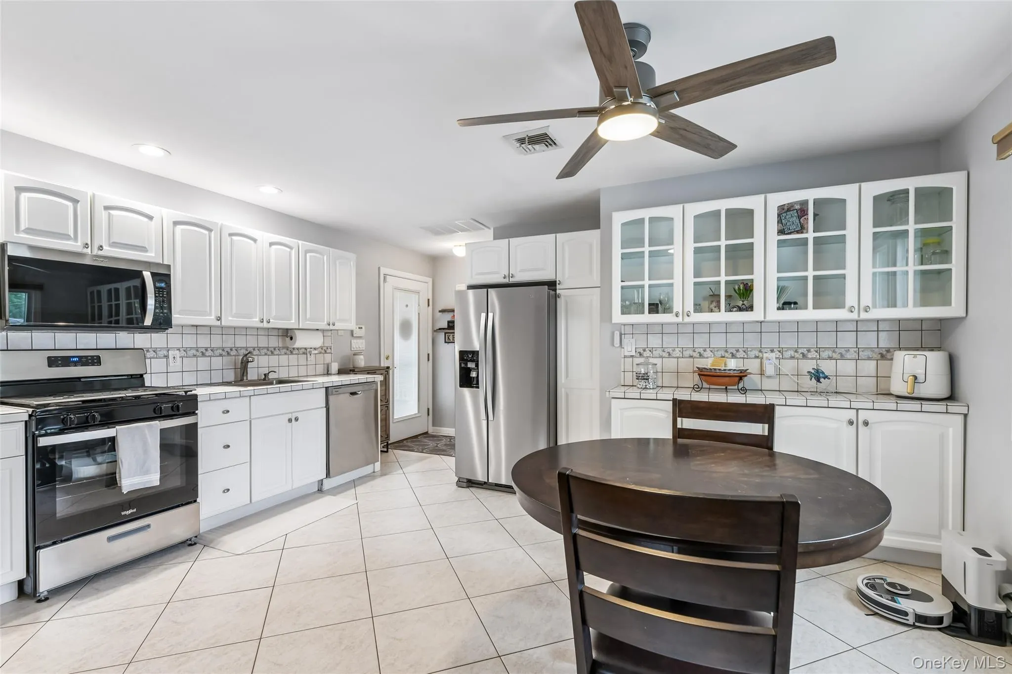 23 Middle Drive, Huntington, NY, 4 Bedrooms Bedrooms, 10 Rooms Rooms,3 BathroomsBathrooms,Residential,For Rent,Middle,0,993702 23 Middle Drive, Huntington, NY, 4 Bedrooms Bedrooms, 10 Rooms Rooms,3 BathroomsBathrooms,Residential,For Rent,Middle,0,993702