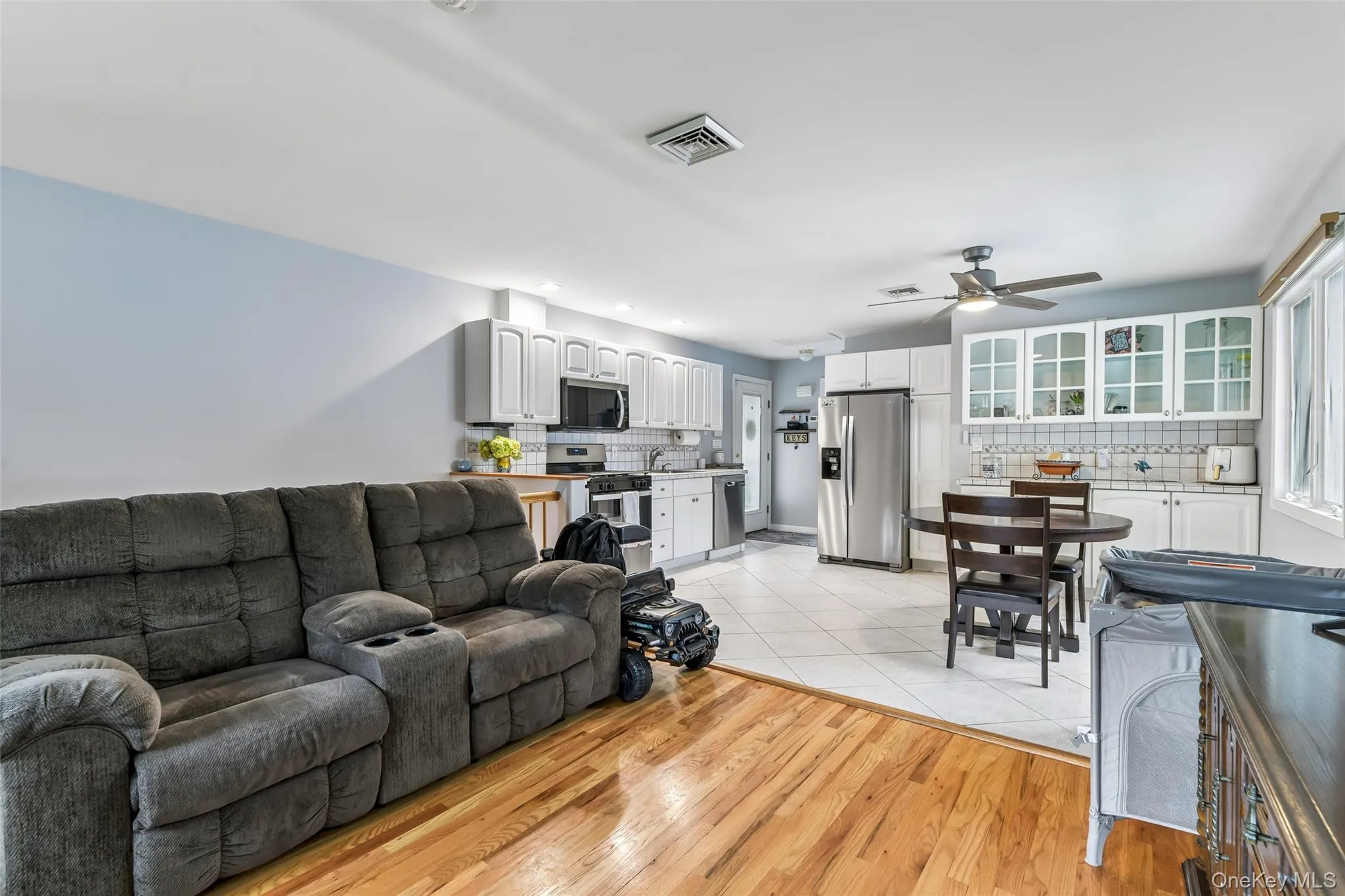 23 Middle Drive, Huntington, NY, 4 Bedrooms Bedrooms, 10 Rooms Rooms,3 BathroomsBathrooms,Residential,For Rent,Middle,0,993702 23 Middle Drive, Huntington, NY, 4 Bedrooms Bedrooms, 10 Rooms Rooms,3 BathroomsBathrooms,Residential,For Rent,Middle,0,993702