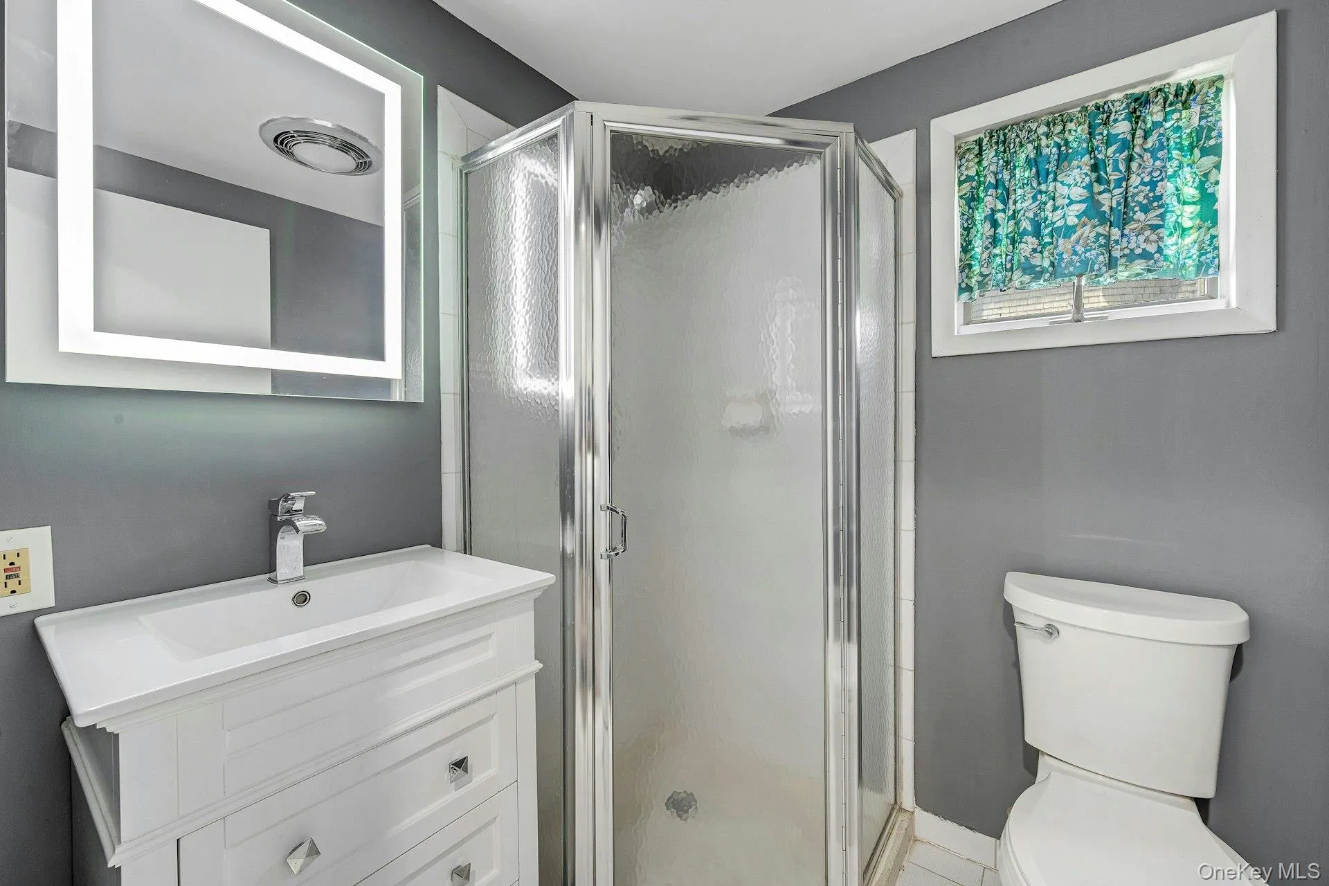 1st Floor Bathroom 1st Floor Bathroom