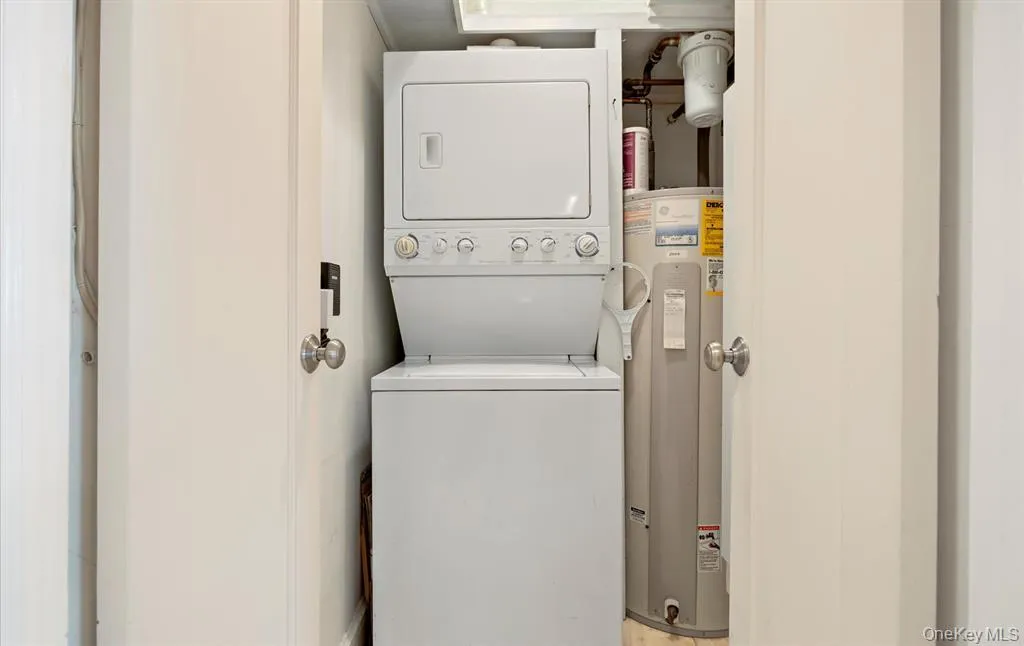 360 Shore Road, Long Beach, NY, 1 Bedroom Bedrooms, 3 Rooms Rooms,1 BathroomBathrooms,Residential Lease,For Rent,Shore,0,993725 360 Shore Road, Long Beach, NY, 1 Bedroom Bedrooms, 3 Rooms Rooms,1 BathroomBathrooms,Residential Lease,For Rent,Shore,0,993725
