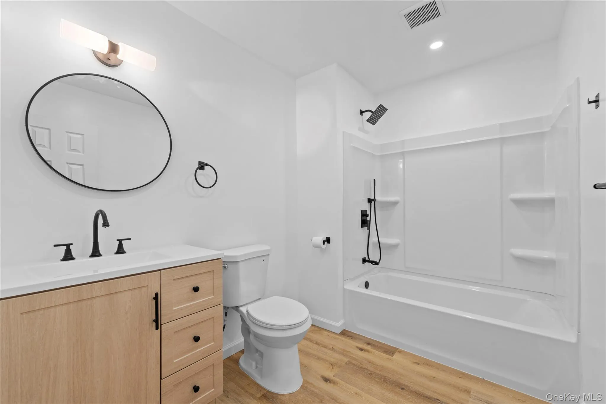 12 Hackensack Road, Brookhaven, NY, 3 Bedrooms Bedrooms, 5 Rooms Rooms,1 BathroomBathrooms,Residential Lease,For Rent,Hackensack,0,993735 12 Hackensack Road, Brookhaven, NY, 3 Bedrooms Bedrooms, 5 Rooms Rooms,1 BathroomBathrooms,Residential Lease,For Rent,Hackensack,0,993735