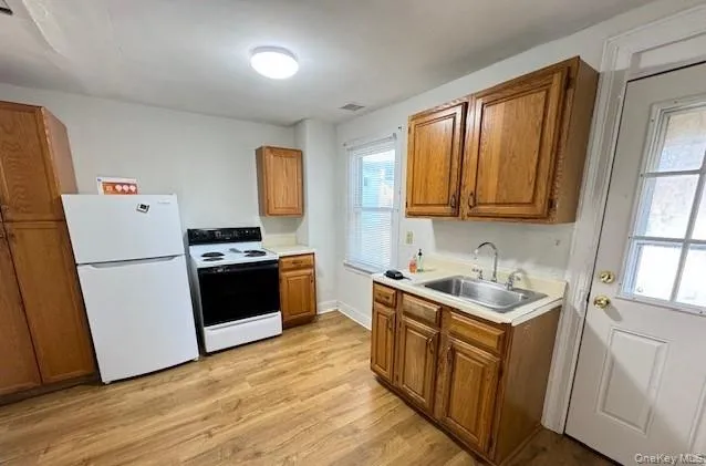 70 Main Street, Philipstown, NY, 2 Bedrooms Bedrooms, 5 Rooms Rooms,1 BathroomBathrooms,Residential Lease,For Rent,Main,0,993737 70 Main Street, Philipstown, NY, 2 Bedrooms Bedrooms, 5 Rooms Rooms,1 BathroomBathrooms,Residential Lease,For Rent,Main,0,993737