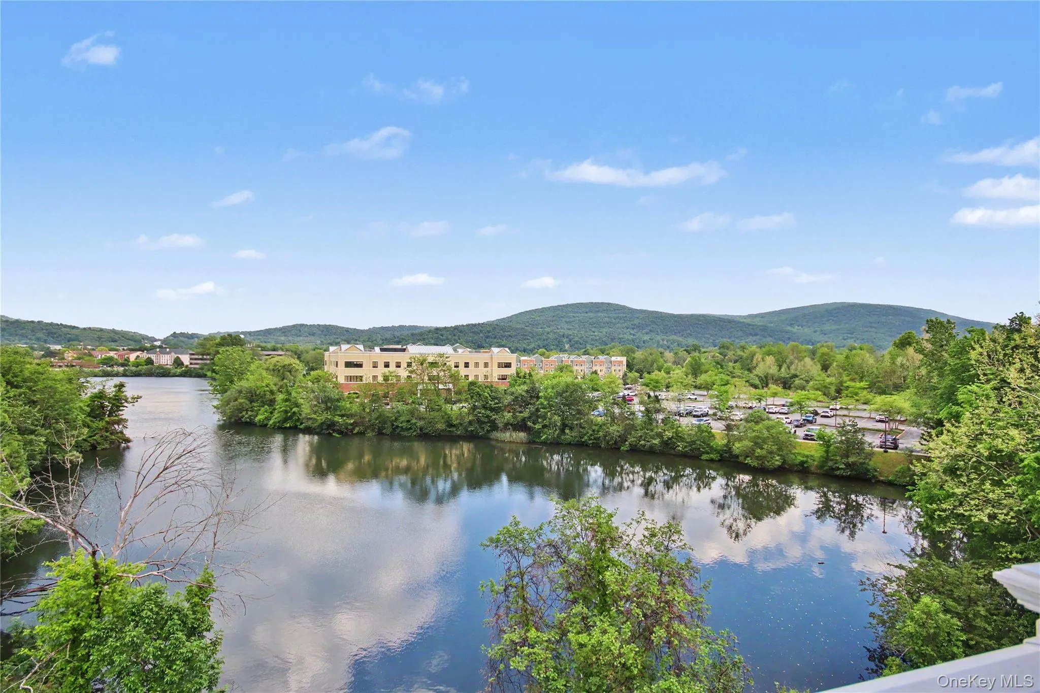 Relax on your Balcony while Looking at the Georgous Water View! Relax on your Balcony while Looking at the Georgous Water View!