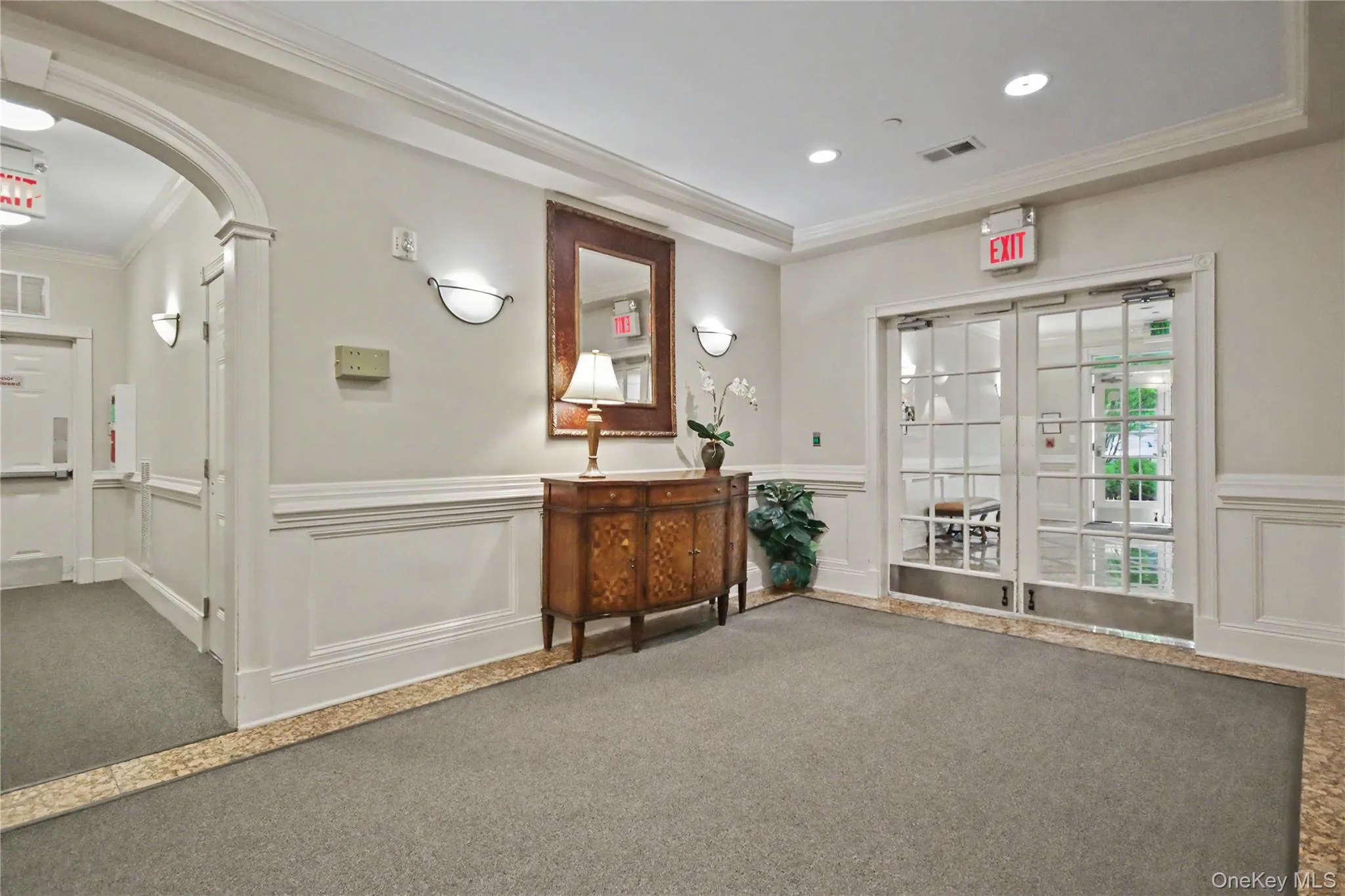 Entry Lobby with Security Door Entry Lobby with Security Door