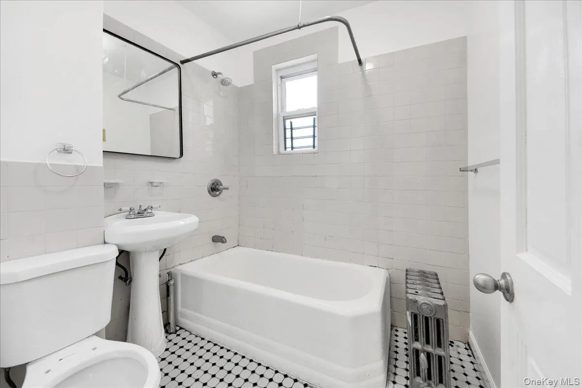 1129 -2nd Fl front apt #3 221st, New York, NY, 1 Bedroom Bedrooms, 4 Rooms Rooms,1 BathroomBathrooms,Residential Lease,For Rent,221st,0,993774 1129 -2nd Fl front apt #3 221st, New York, NY, 1 Bedroom Bedrooms, 4 Rooms Rooms,1 BathroomBathrooms,Residential Lease,For Rent,221st,0,993774
