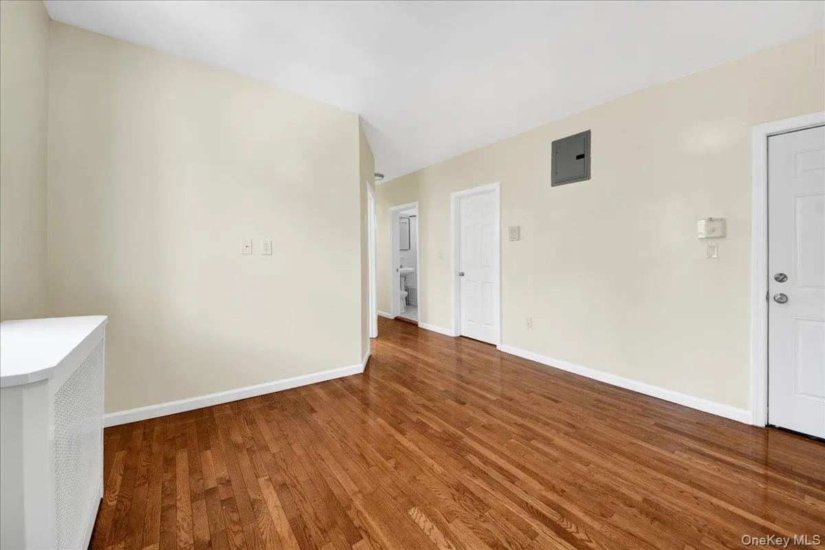 1129 -2nd Fl front apt #3 221st, New York, NY, 1 Bedroom Bedrooms, 4 Rooms Rooms,1 BathroomBathrooms,Residential Lease,For Rent,221st,0,993774 1129 -2nd Fl front apt #3 221st, New York, NY, 1 Bedroom Bedrooms, 4 Rooms Rooms,1 BathroomBathrooms,Residential Lease,For Rent,221st,0,993774