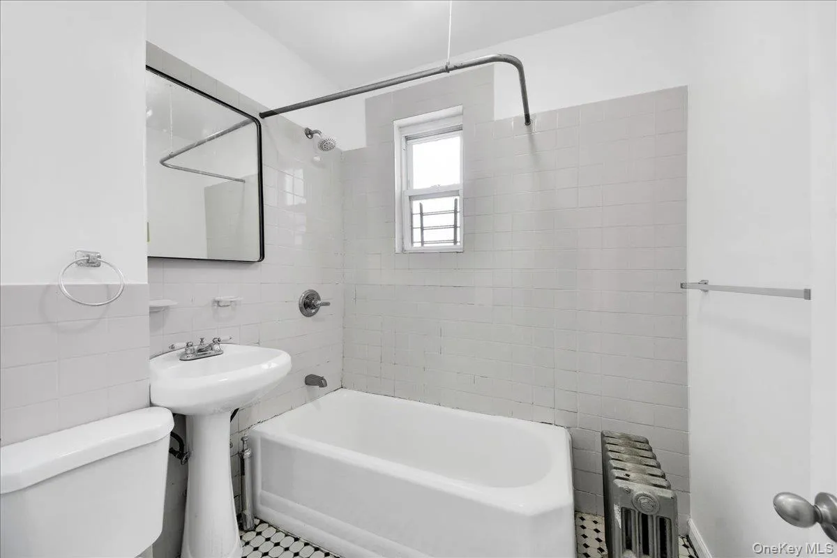 1129 -2nd Fl front apt #3 221st, New York, NY, 1 Bedroom Bedrooms, 4 Rooms Rooms,1 BathroomBathrooms,Residential Lease,For Rent,221st,0,993774 1129 -2nd Fl front apt #3 221st, New York, NY, 1 Bedroom Bedrooms, 4 Rooms Rooms,1 BathroomBathrooms,Residential Lease,For Rent,221st,0,993774