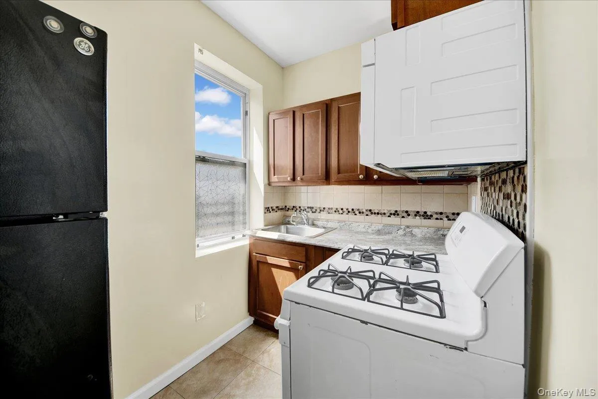 1129 -2nd Fl front apt #3 221st, New York, NY, 1 Bedroom Bedrooms, 4 Rooms Rooms,1 BathroomBathrooms,Residential Lease,For Rent,221st,0,993774 1129 -2nd Fl front apt #3 221st, New York, NY, 1 Bedroom Bedrooms, 4 Rooms Rooms,1 BathroomBathrooms,Residential Lease,For Rent,221st,0,993774