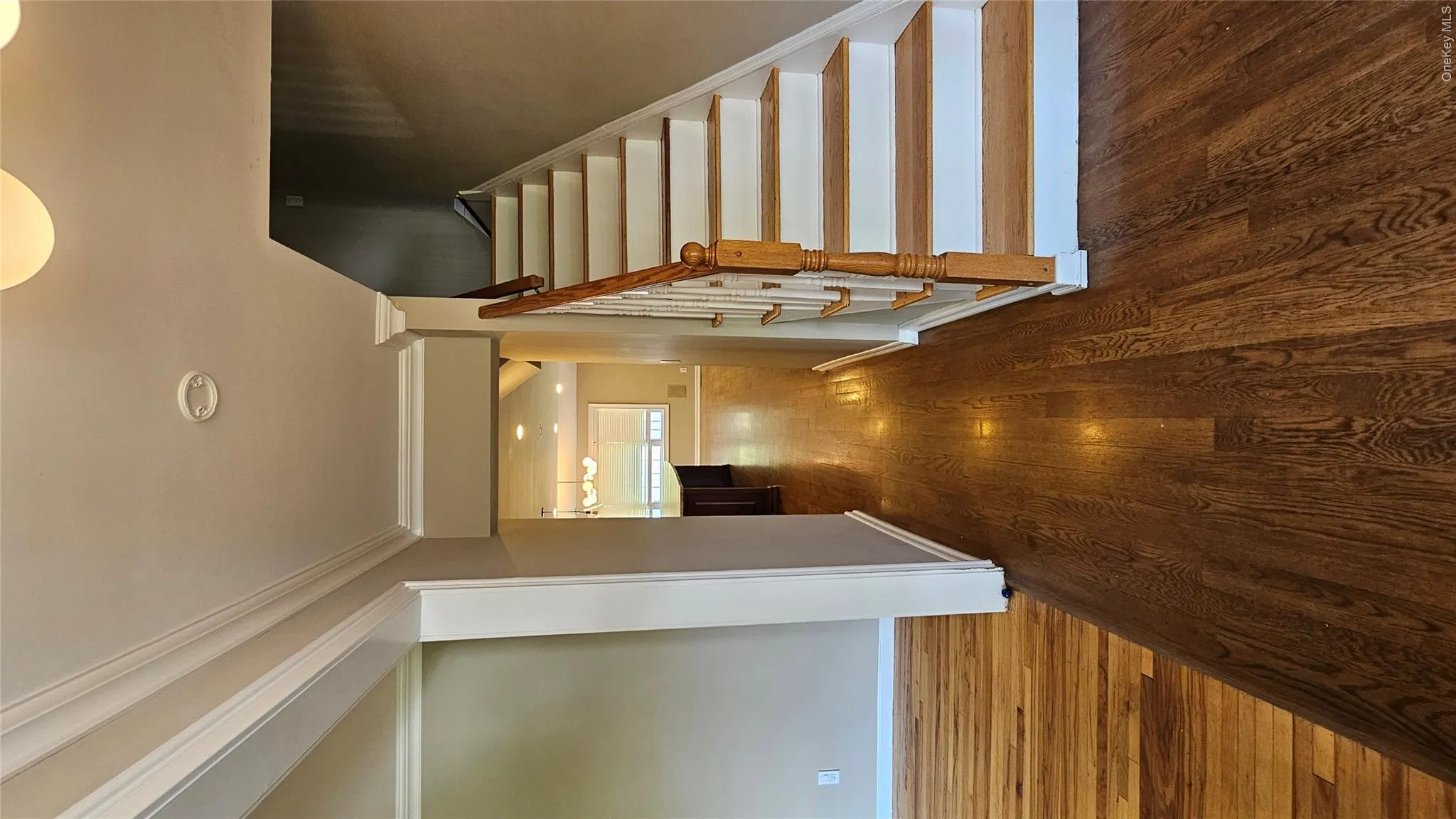 Great entrance with gleaming hardwood floors Great entrance with gleaming hardwood floors