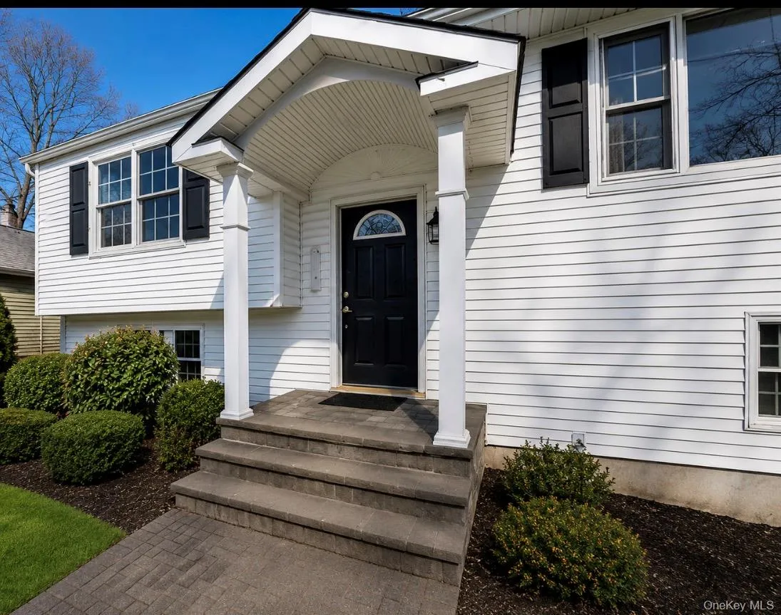 13A Homeland Drive, Huntington, NY, 3 Bedrooms Bedrooms, 7 Rooms Rooms,2 BathroomsBathrooms,Residential Lease,For Rent,Homeland,0,993784 13A Homeland Drive, Huntington, NY, 3 Bedrooms Bedrooms, 7 Rooms Rooms,2 BathroomsBathrooms,Residential Lease,For Rent,Homeland,0,993784