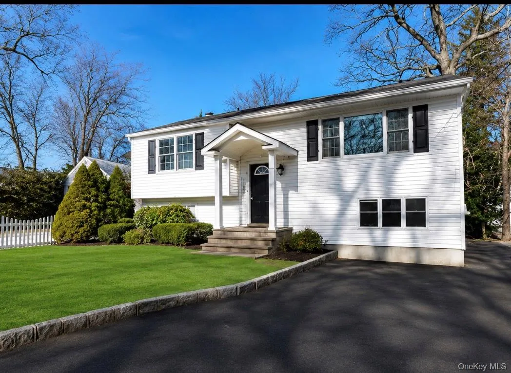 13A Homeland Drive, Huntington, NY, 3 Bedrooms Bedrooms, 7 Rooms Rooms,2 BathroomsBathrooms,Residential Lease,For Rent,Homeland,0,993784 13A Homeland Drive, Huntington, NY, 3 Bedrooms Bedrooms, 7 Rooms Rooms,2 BathroomsBathrooms,Residential Lease,For Rent,Homeland,0,993784