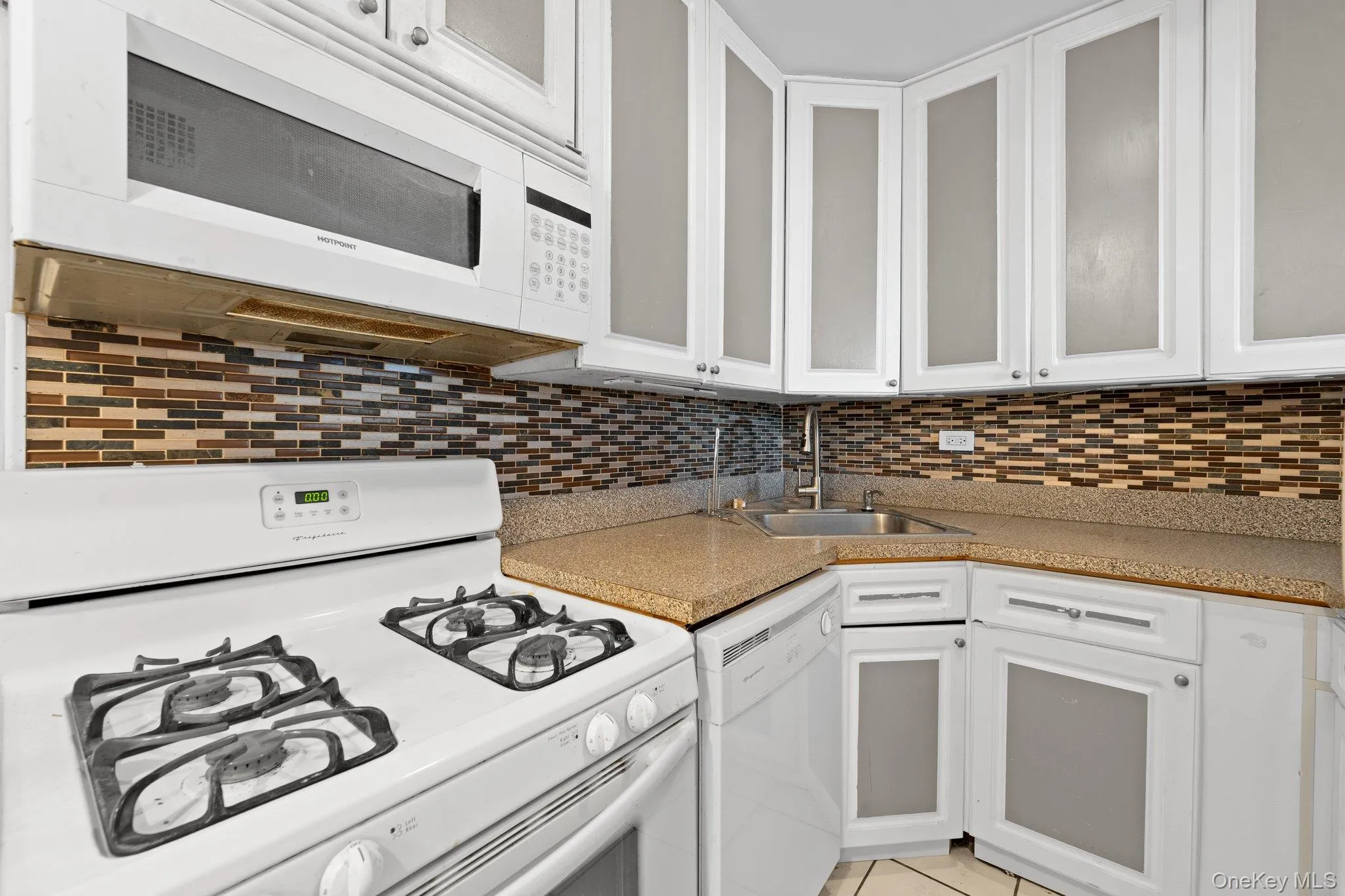 3121 Middletown Road, New York, NY, 1 Bedroom Bedrooms, 4 Rooms Rooms,1 BathroomBathrooms,Residential,For Rent,Middletown,0,993802 3121 Middletown Road, New York, NY, 1 Bedroom Bedrooms, 4 Rooms Rooms,1 BathroomBathrooms,Residential,For Rent,Middletown,0,993802