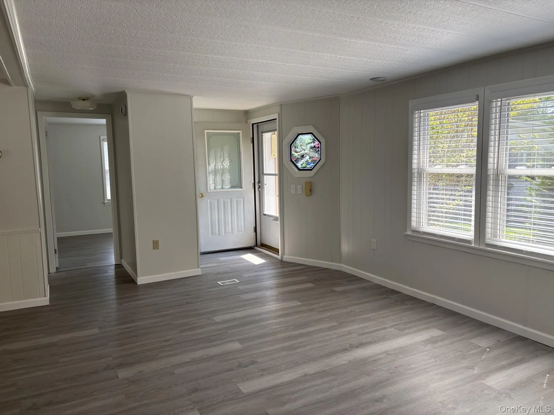 101 West Lane, Riverhead, NY, 2 Bedrooms Bedrooms, 8 Rooms Rooms,2 BathroomsBathrooms,Residential,For Rent,West,0,993806 101 West Lane, Riverhead, NY, 2 Bedrooms Bedrooms, 8 Rooms Rooms,2 BathroomsBathrooms,Residential,For Rent,West,0,993806