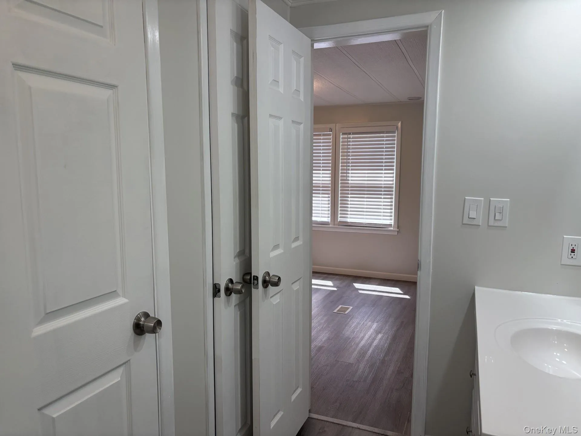 101 West Lane, Riverhead, NY, 2 Bedrooms Bedrooms, 8 Rooms Rooms,2 BathroomsBathrooms,Residential,For Rent,West,0,993806 101 West Lane, Riverhead, NY, 2 Bedrooms Bedrooms, 8 Rooms Rooms,2 BathroomsBathrooms,Residential,For Rent,West,0,993806