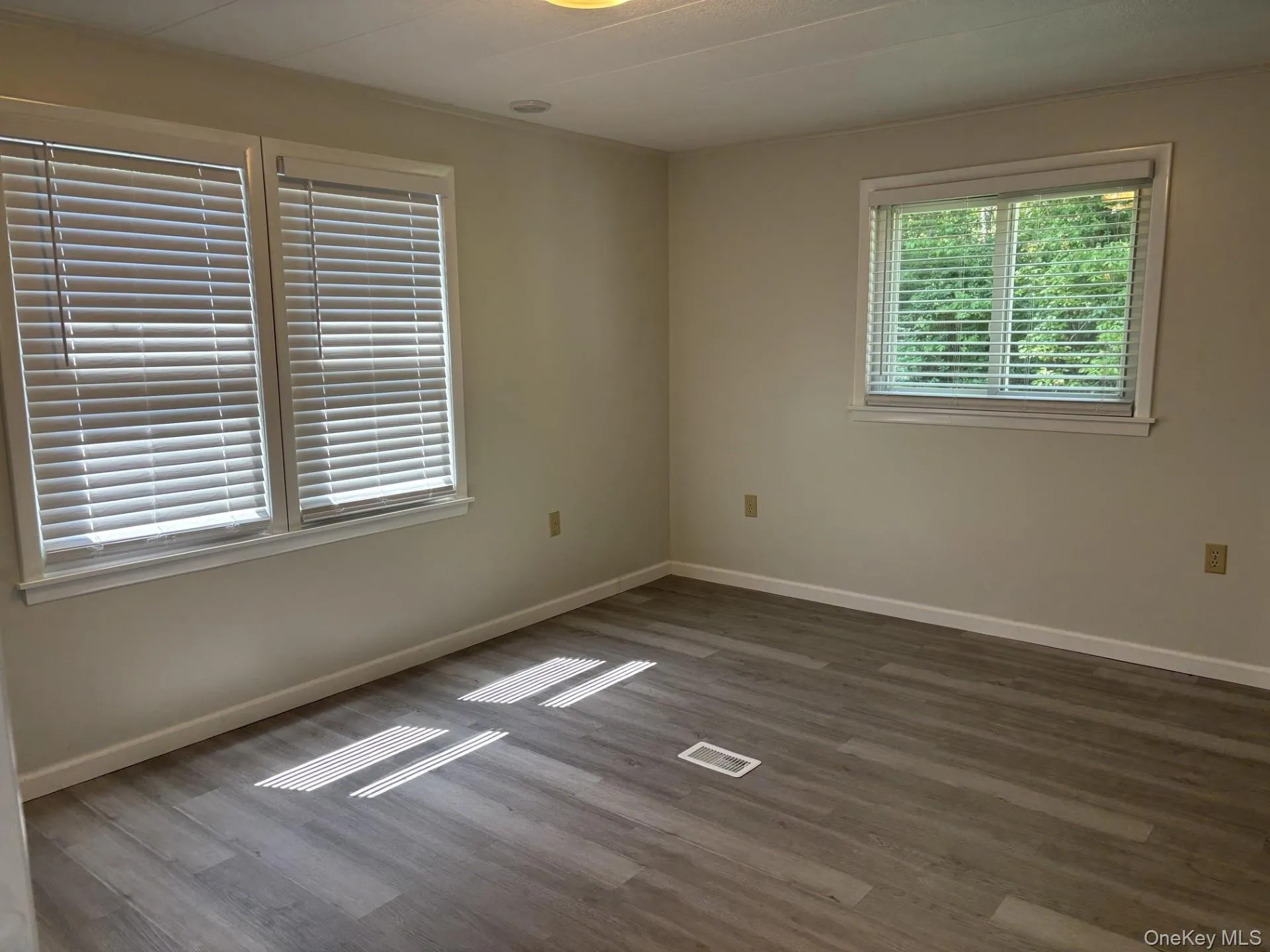101 West Lane, Riverhead, NY, 2 Bedrooms Bedrooms, 8 Rooms Rooms,2 BathroomsBathrooms,Residential,For Rent,West,0,993806 101 West Lane, Riverhead, NY, 2 Bedrooms Bedrooms, 8 Rooms Rooms,2 BathroomsBathrooms,Residential,For Rent,West,0,993806