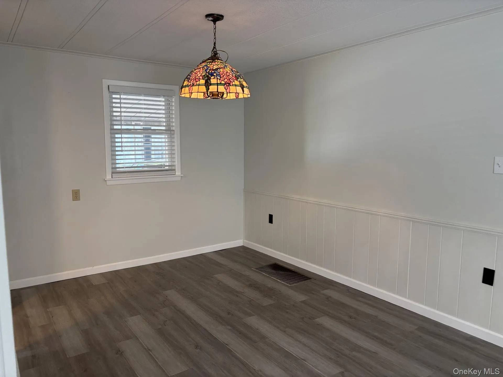 101 West Lane, Riverhead, NY, 2 Bedrooms Bedrooms, 8 Rooms Rooms,2 BathroomsBathrooms,Residential,For Rent,West,0,993806 101 West Lane, Riverhead, NY, 2 Bedrooms Bedrooms, 8 Rooms Rooms,2 BathroomsBathrooms,Residential,For Rent,West,0,993806