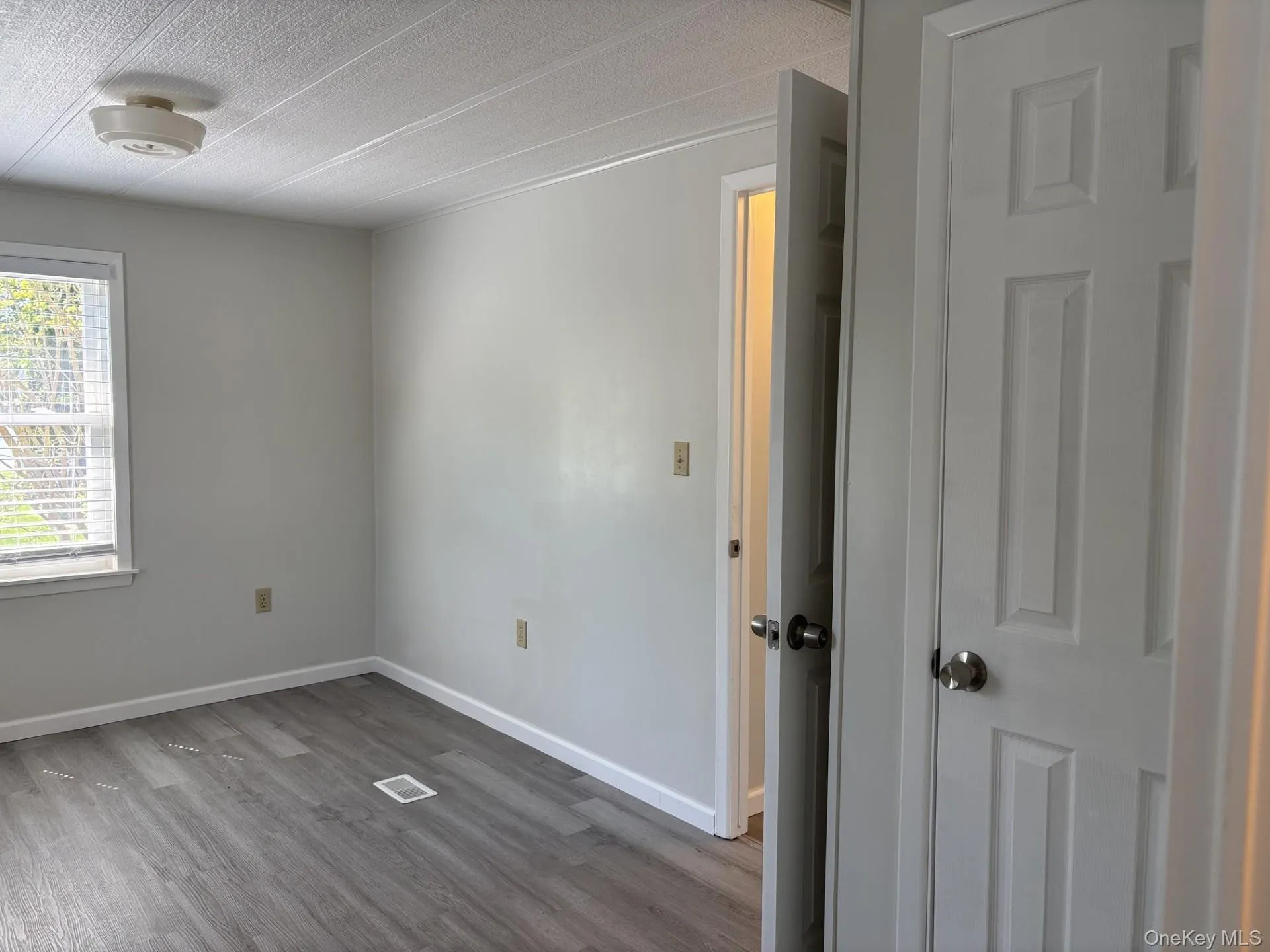 101 West Lane, Riverhead, NY, 2 Bedrooms Bedrooms, 8 Rooms Rooms,2 BathroomsBathrooms,Residential,For Rent,West,0,993806 101 West Lane, Riverhead, NY, 2 Bedrooms Bedrooms, 8 Rooms Rooms,2 BathroomsBathrooms,Residential,For Rent,West,0,993806