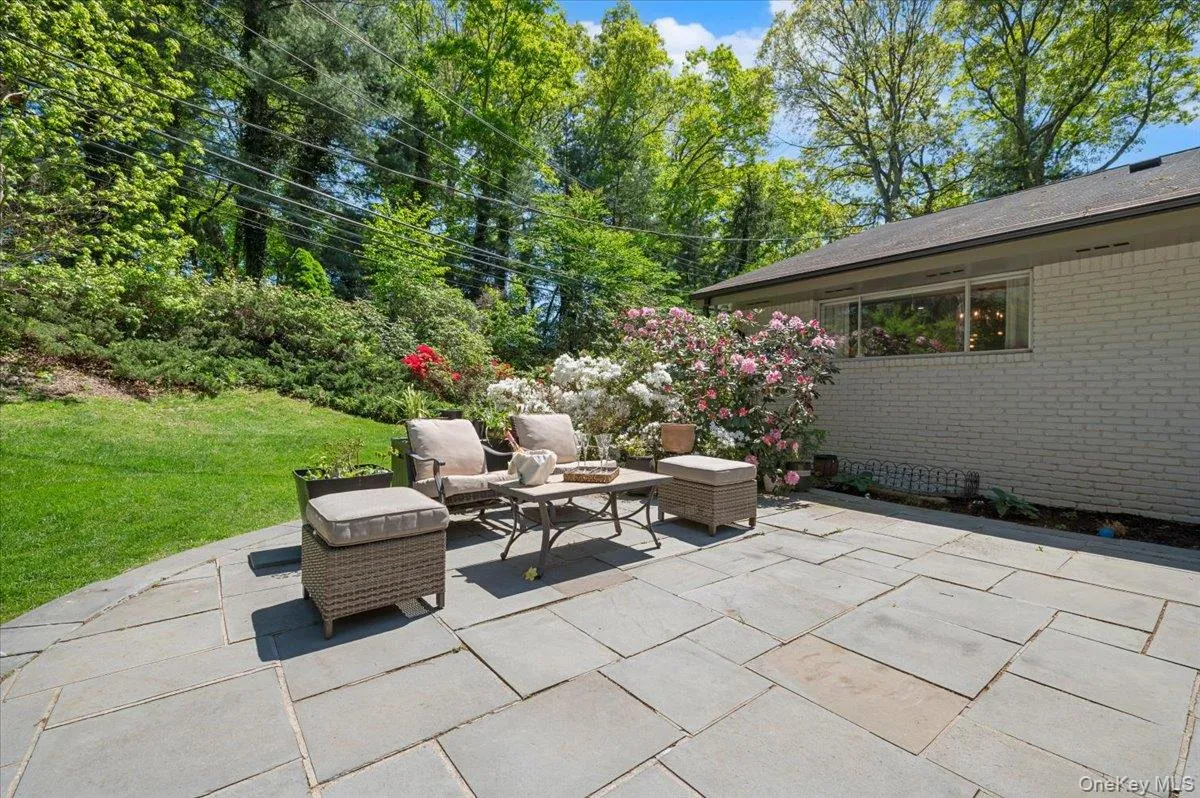 55 Rolling Hill Lane, Oyster Bay, NY, 4 Bedrooms Bedrooms, 10 Rooms Rooms,2 BathroomsBathrooms,Residential,For Rent,Rolling Hill,0,993811 55 Rolling Hill Lane, Oyster Bay, NY, 4 Bedrooms Bedrooms, 10 Rooms Rooms,2 BathroomsBathrooms,Residential,For Rent,Rolling Hill,0,993811