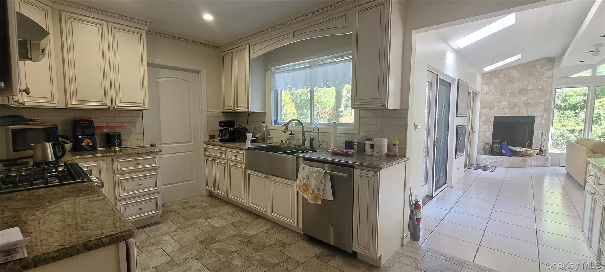 15 Somerset Drive, North Hempstead, NY, 4 Bedrooms Bedrooms, 11 Rooms Rooms,3 BathroomsBathrooms,Residential Lease,For Rent,Somerset,0,993831 15 Somerset Drive, North Hempstead, NY, 4 Bedrooms Bedrooms, 11 Rooms Rooms,3 BathroomsBathrooms,Residential Lease,For Rent,Somerset,0,993831