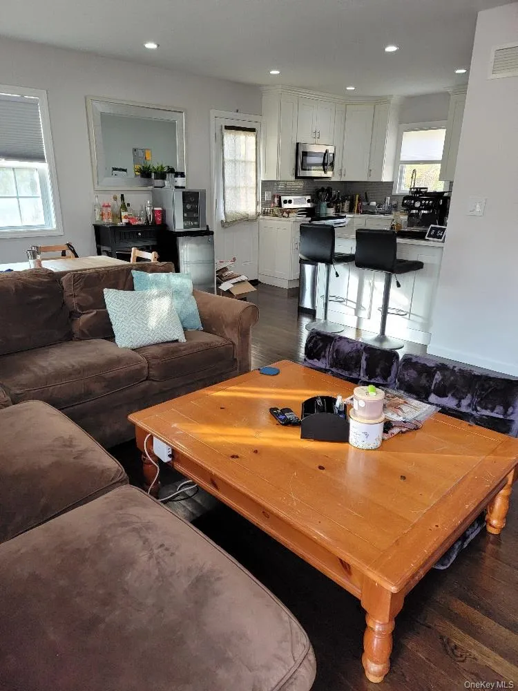 150 Ponquogue Avenue, Southampton, NY, 3 Bedrooms Bedrooms, 8 Rooms Rooms,1 BathroomBathrooms,Residential Lease,For Rent,Ponquogue,0,993833 150 Ponquogue Avenue, Southampton, NY, 3 Bedrooms Bedrooms, 8 Rooms Rooms,1 BathroomBathrooms,Residential Lease,For Rent,Ponquogue,0,993833