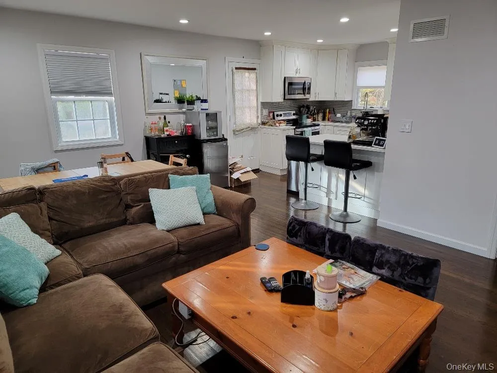150 Ponquogue Avenue, Southampton, NY, 3 Bedrooms Bedrooms, 8 Rooms Rooms,1 BathroomBathrooms,Residential Lease,For Rent,Ponquogue,0,993833 150 Ponquogue Avenue, Southampton, NY, 3 Bedrooms Bedrooms, 8 Rooms Rooms,1 BathroomBathrooms,Residential Lease,For Rent,Ponquogue,0,993833