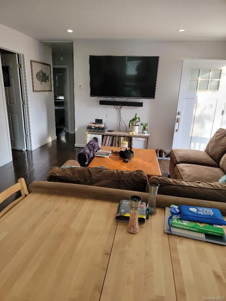 150 Ponquogue Avenue, Southampton, NY, 3 Bedrooms Bedrooms, 8 Rooms Rooms,1 BathroomBathrooms,Residential Lease,For Rent,Ponquogue,0,993833 150 Ponquogue Avenue, Southampton, NY, 3 Bedrooms Bedrooms, 8 Rooms Rooms,1 BathroomBathrooms,Residential Lease,For Rent,Ponquogue,0,993833