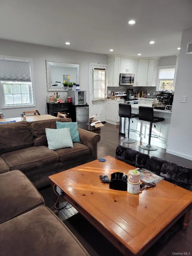 150 Ponquogue Avenue, Southampton, NY, 3 Bedrooms Bedrooms, 8 Rooms Rooms,1 BathroomBathrooms,Residential Lease,For Rent,Ponquogue,0,993833 150 Ponquogue Avenue, Southampton, NY, 3 Bedrooms Bedrooms, 8 Rooms Rooms,1 BathroomBathrooms,Residential Lease,For Rent,Ponquogue,0,993833