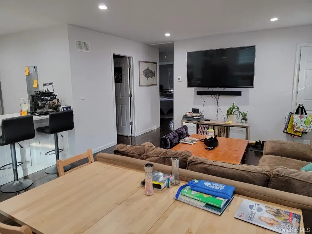 150 Ponquogue Avenue, Southampton, NY, 3 Bedrooms Bedrooms, 8 Rooms Rooms,1 BathroomBathrooms,Residential Lease,For Rent,Ponquogue,0,993833 150 Ponquogue Avenue, Southampton, NY, 3 Bedrooms Bedrooms, 8 Rooms Rooms,1 BathroomBathrooms,Residential Lease,For Rent,Ponquogue,0,993833
