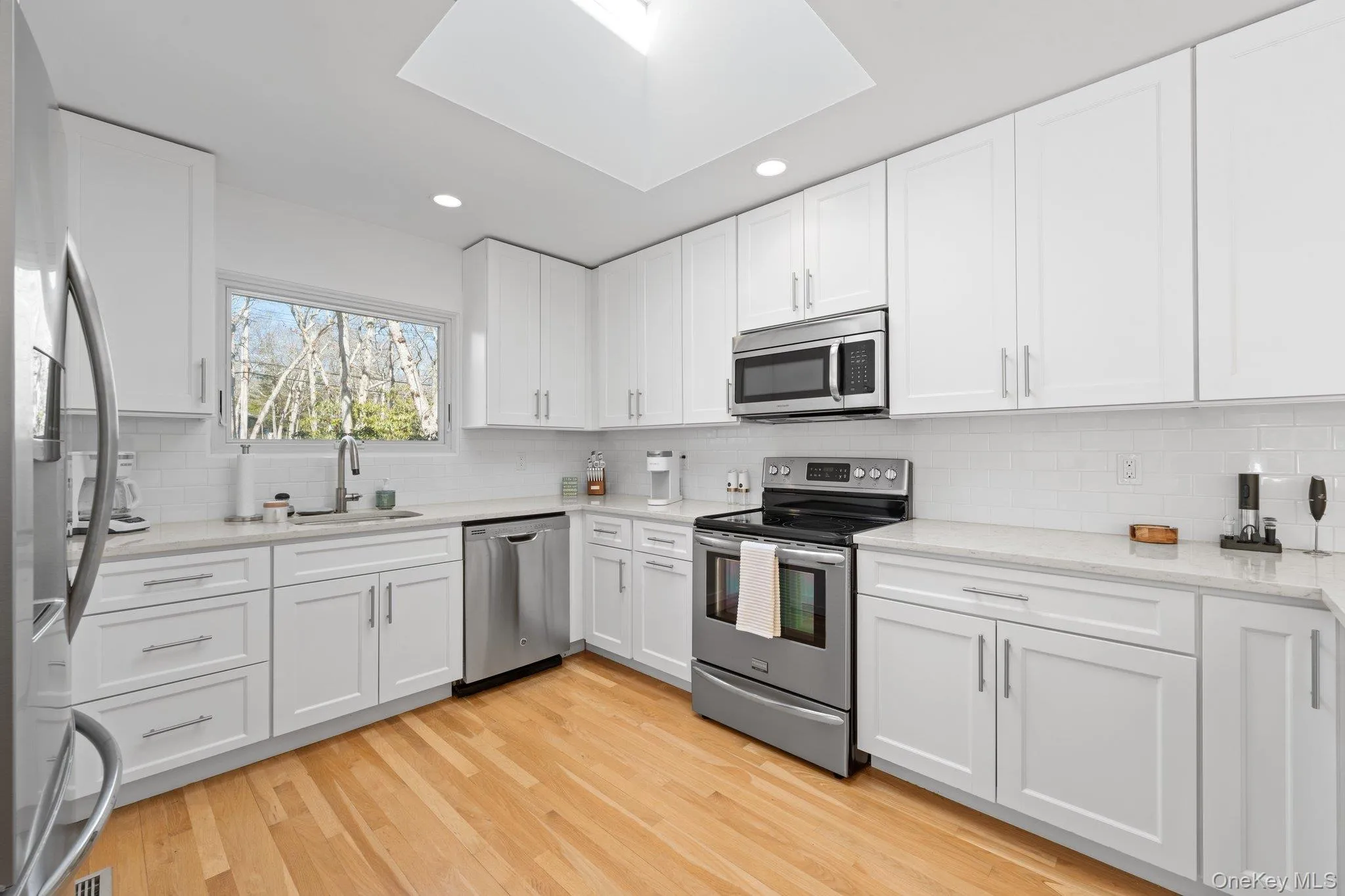 35 Ely Brook Road, East Hampton, NY, 5 Bedrooms Bedrooms, 9 Rooms Rooms,4 BathroomsBathrooms,Residential Lease,For Rent,Ely Brook,0,993841 35 Ely Brook Road, East Hampton, NY, 5 Bedrooms Bedrooms, 9 Rooms Rooms,4 BathroomsBathrooms,Residential Lease,For Rent,Ely Brook,0,993841