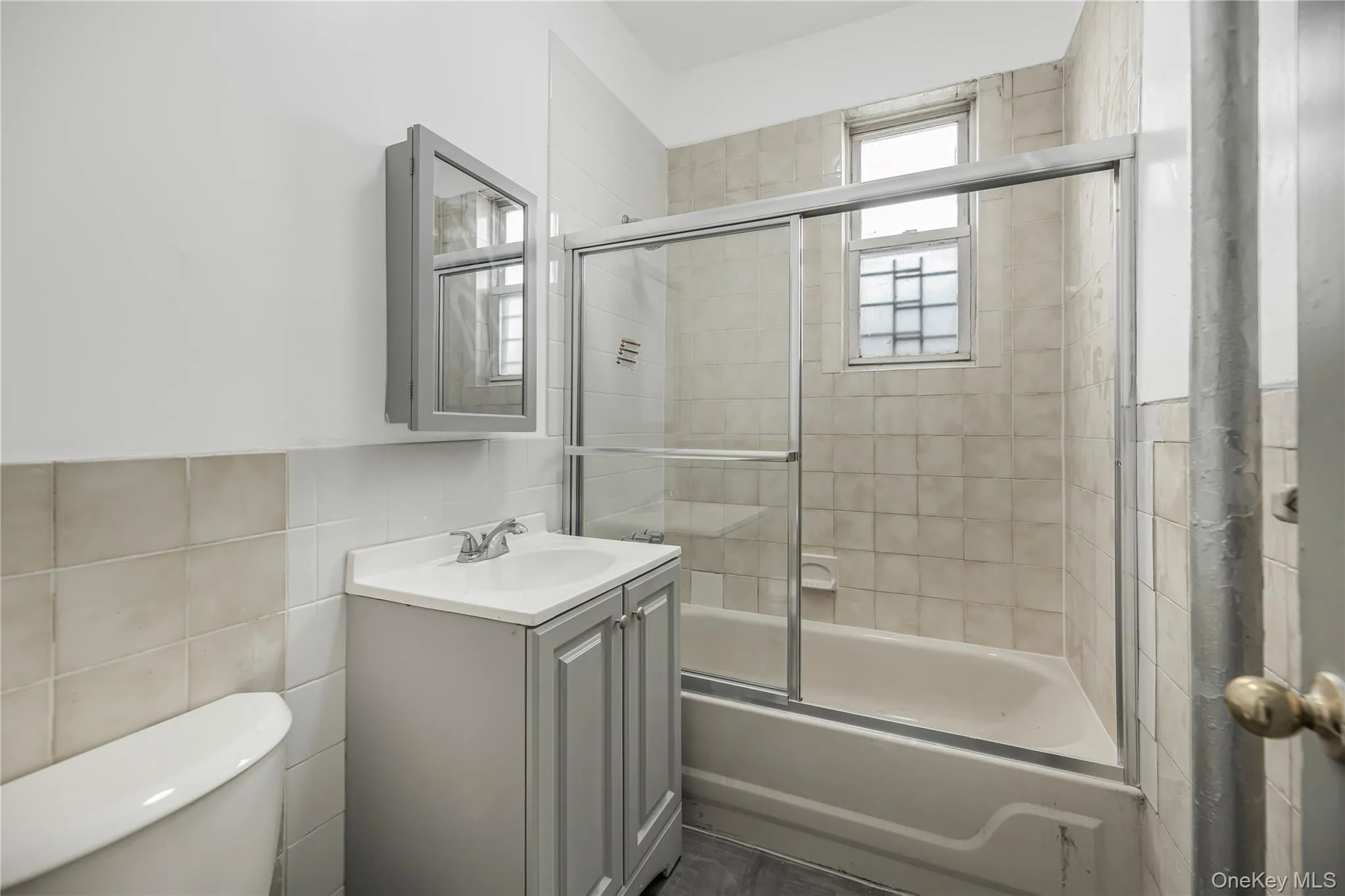 1260 Evergreen Avenue, New York, NY, 3 Bedrooms Bedrooms, 7 Rooms Rooms,1 BathroomBathrooms,Residential Lease,For Rent,Evergreen,0,993875 1260 Evergreen Avenue, New York, NY, 3 Bedrooms Bedrooms, 7 Rooms Rooms,1 BathroomBathrooms,Residential Lease,For Rent,Evergreen,0,993875