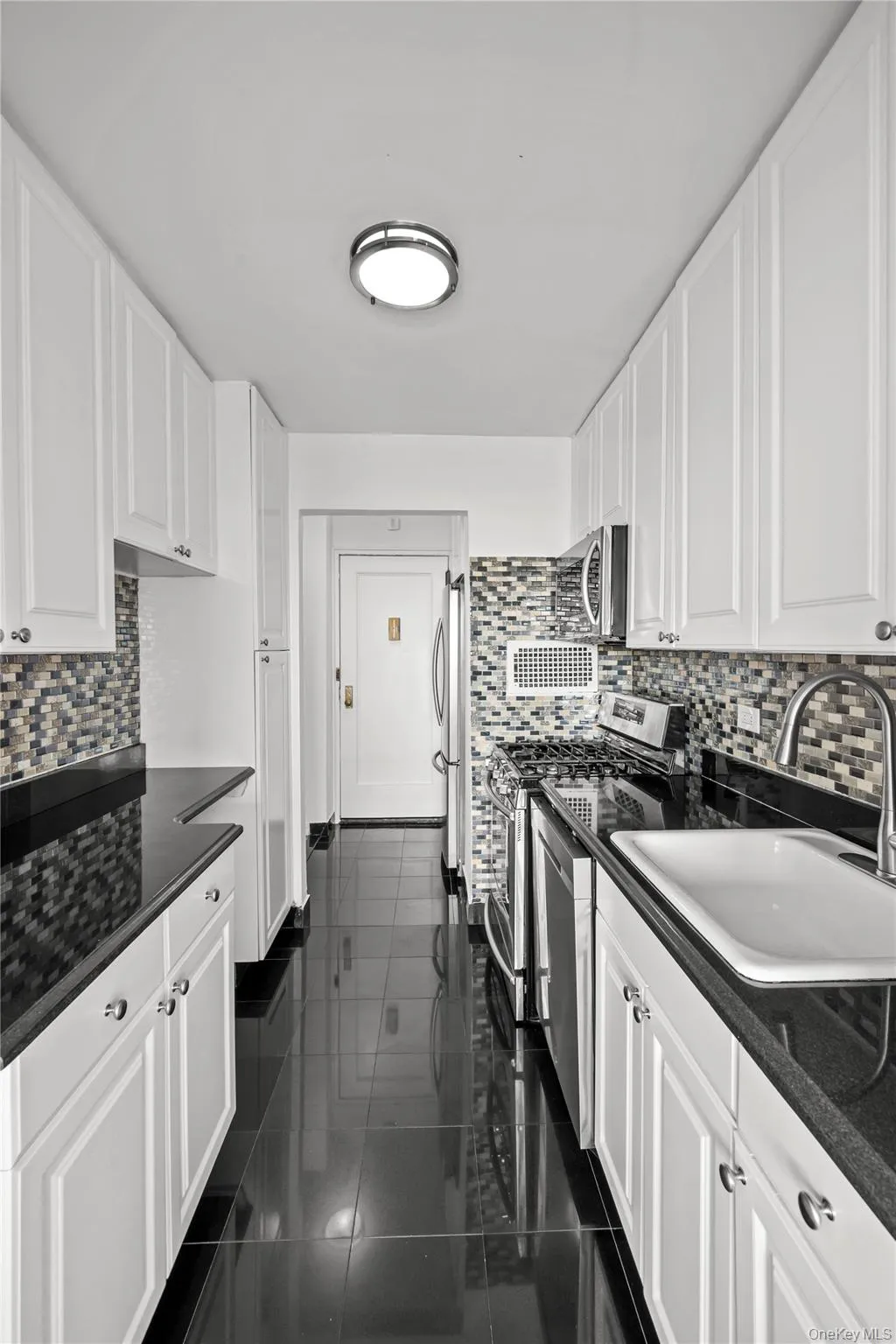 4555 Henry Hudson Parkway, New York, NY, 2 Bedrooms Bedrooms, 6 Rooms Rooms,1 BathroomBathrooms,Residential,For Rent,Henry Hudson,0,993879 4555 Henry Hudson Parkway, New York, NY, 2 Bedrooms Bedrooms, 6 Rooms Rooms,1 BathroomBathrooms,Residential,For Rent,Henry Hudson,0,993879