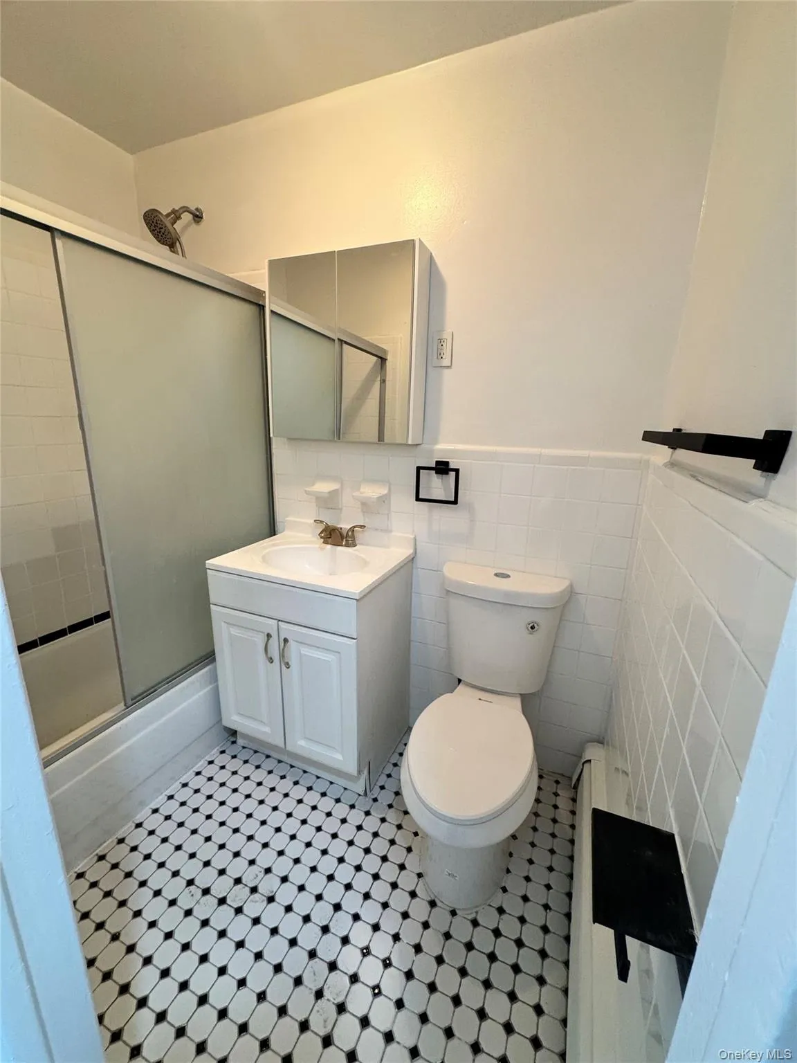 1481 Needham Avenue, New York, NY, 2 Bedrooms Bedrooms, 5 Rooms Rooms,1 BathroomBathrooms,Residential Lease,For Rent,Needham,0,993888 1481 Needham Avenue, New York, NY, 2 Bedrooms Bedrooms, 5 Rooms Rooms,1 BathroomBathrooms,Residential Lease,For Rent,Needham,0,993888