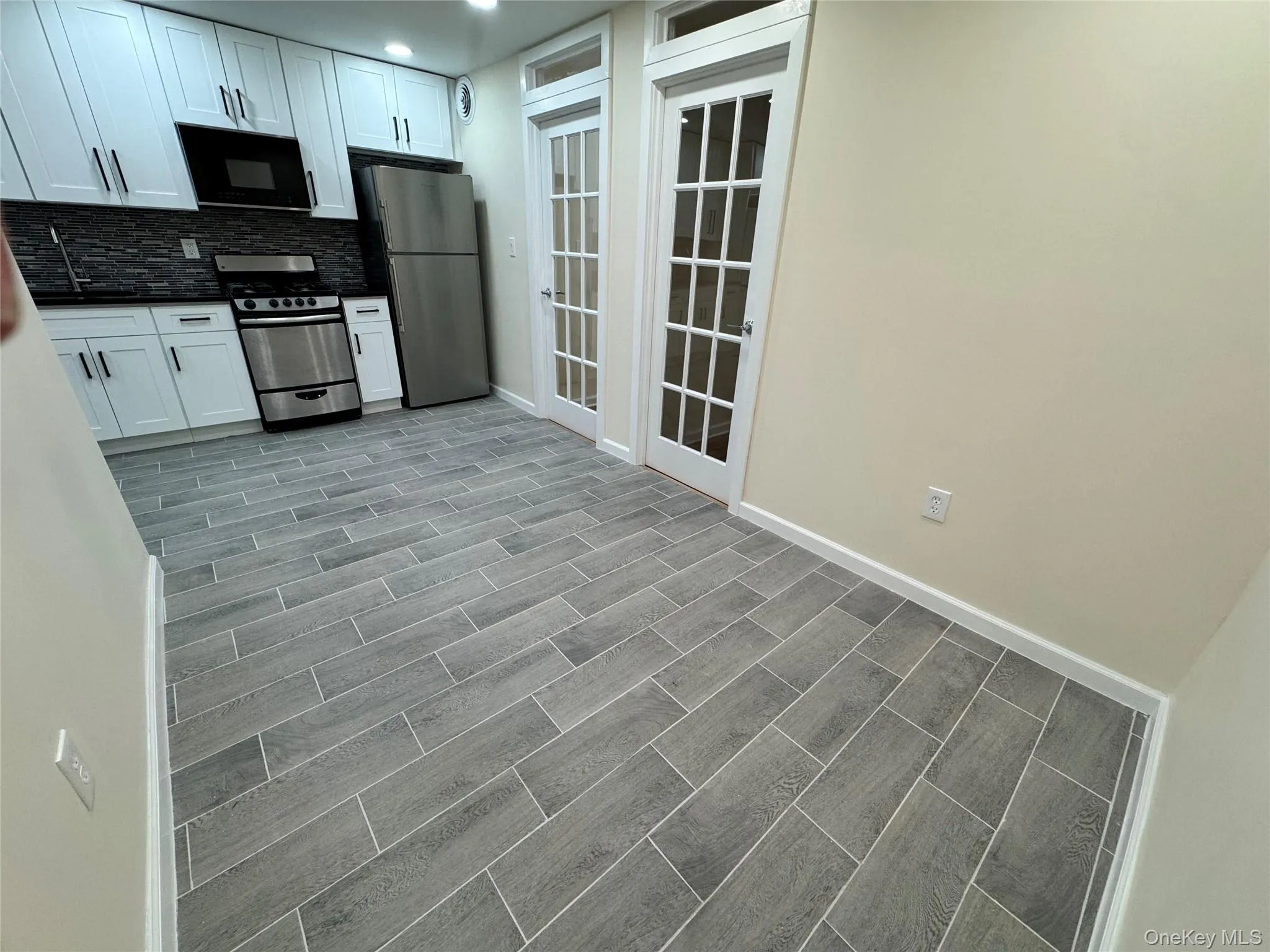 1481 Needham Avenue, New York, NY, 2 Bedrooms Bedrooms, 5 Rooms Rooms,1 BathroomBathrooms,Residential Lease,For Rent,Needham,0,993888 1481 Needham Avenue, New York, NY, 2 Bedrooms Bedrooms, 5 Rooms Rooms,1 BathroomBathrooms,Residential Lease,For Rent,Needham,0,993888