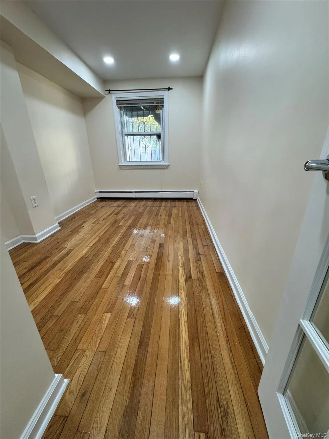1481 Needham Avenue, New York, NY, 2 Bedrooms Bedrooms, 5 Rooms Rooms,1 BathroomBathrooms,Residential Lease,For Rent,Needham,0,993888 1481 Needham Avenue, New York, NY, 2 Bedrooms Bedrooms, 5 Rooms Rooms,1 BathroomBathrooms,Residential Lease,For Rent,Needham,0,993888