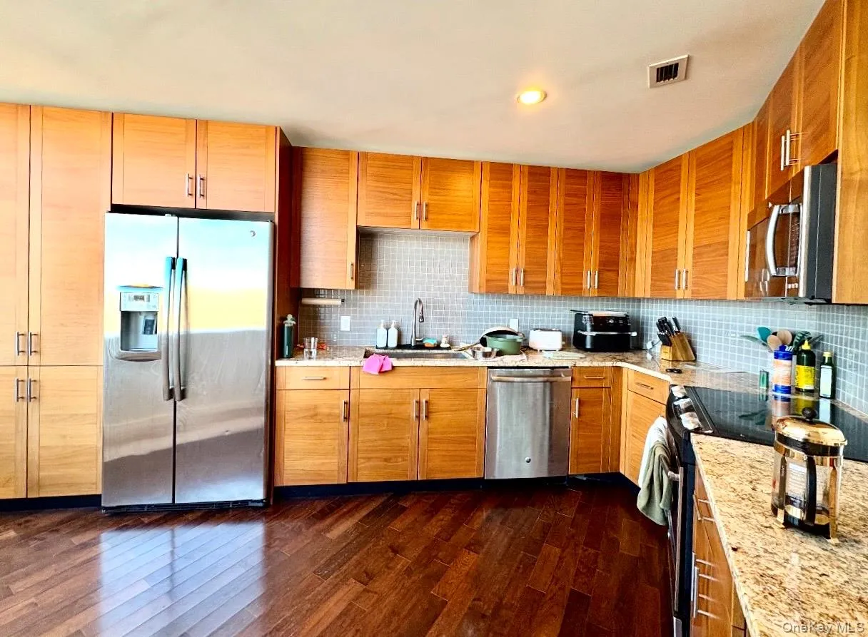 108-20 71 Avenue, New York, NY, 2 Bedrooms Bedrooms, 6 Rooms Rooms,2 BathroomsBathrooms,Residential,For Rent,71,0,993901 108-20 71 Avenue, New York, NY, 2 Bedrooms Bedrooms, 6 Rooms Rooms,2 BathroomsBathrooms,Residential,For Rent,71,0,993901
