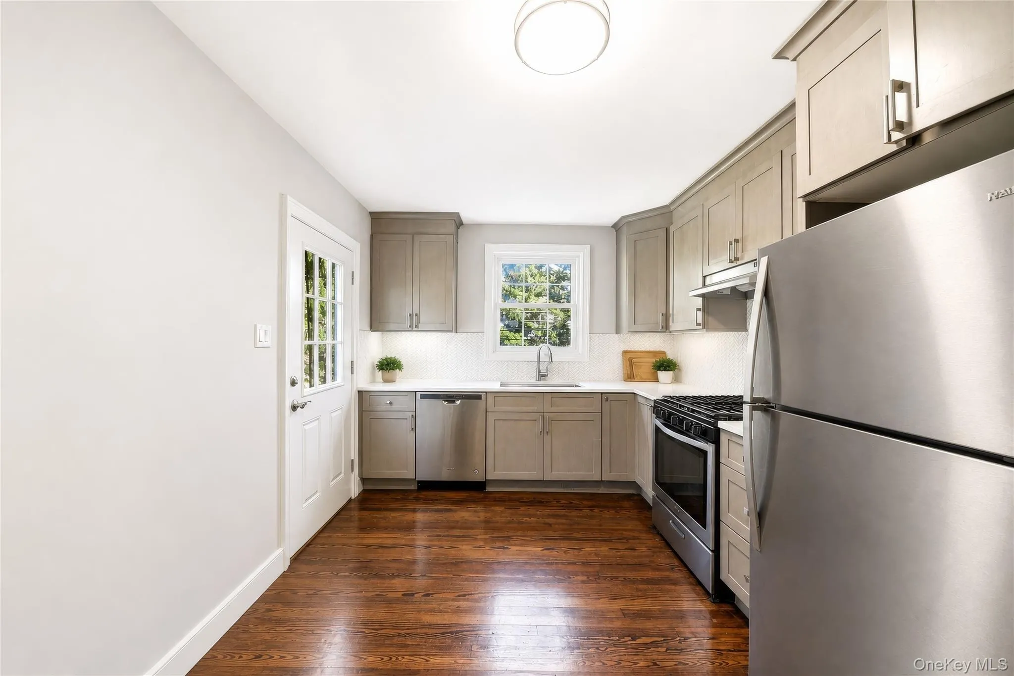 137 Morsemere Terrace, Yonkers, NY, 2 Bedrooms Bedrooms, 5 Rooms Rooms,1 BathroomBathrooms,Residential Lease,For Rent,Morsemere,0,993909 137 Morsemere Terrace, Yonkers, NY, 2 Bedrooms Bedrooms, 5 Rooms Rooms,1 BathroomBathrooms,Residential Lease,For Rent,Morsemere,0,993909