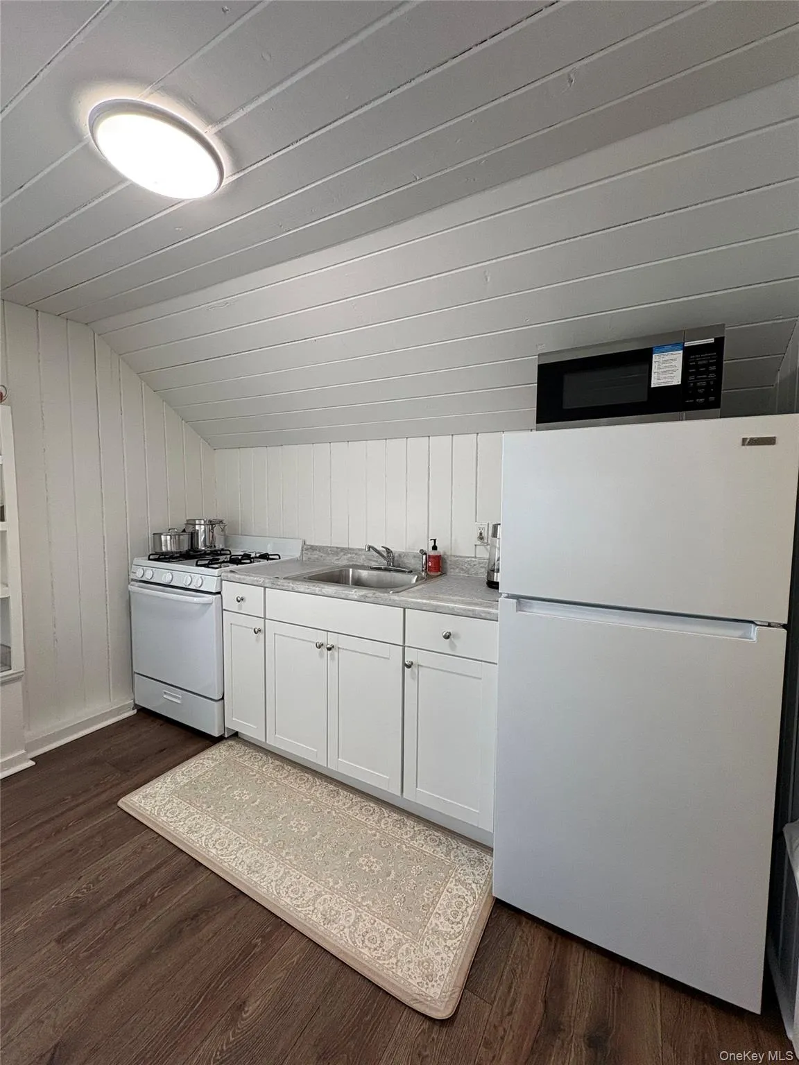 134B Montauk Highway, Southampton, NY, 1 Bedroom Bedrooms, 3 Rooms Rooms,1 BathroomBathrooms,Residential Lease,For Rent,Montauk,0,993910 134B Montauk Highway, Southampton, NY, 1 Bedroom Bedrooms, 3 Rooms Rooms,1 BathroomBathrooms,Residential Lease,For Rent,Montauk,0,993910