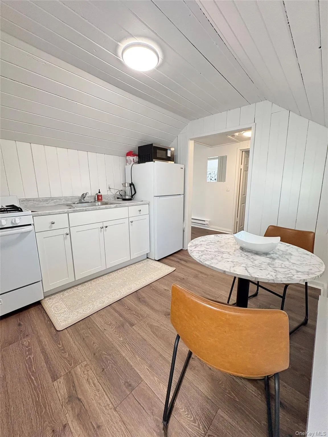 134B Montauk Highway, Southampton, NY, 1 Bedroom Bedrooms, 3 Rooms Rooms,1 BathroomBathrooms,Residential Lease,For Rent,Montauk,0,993910 134B Montauk Highway, Southampton, NY, 1 Bedroom Bedrooms, 3 Rooms Rooms,1 BathroomBathrooms,Residential Lease,For Rent,Montauk,0,993910
