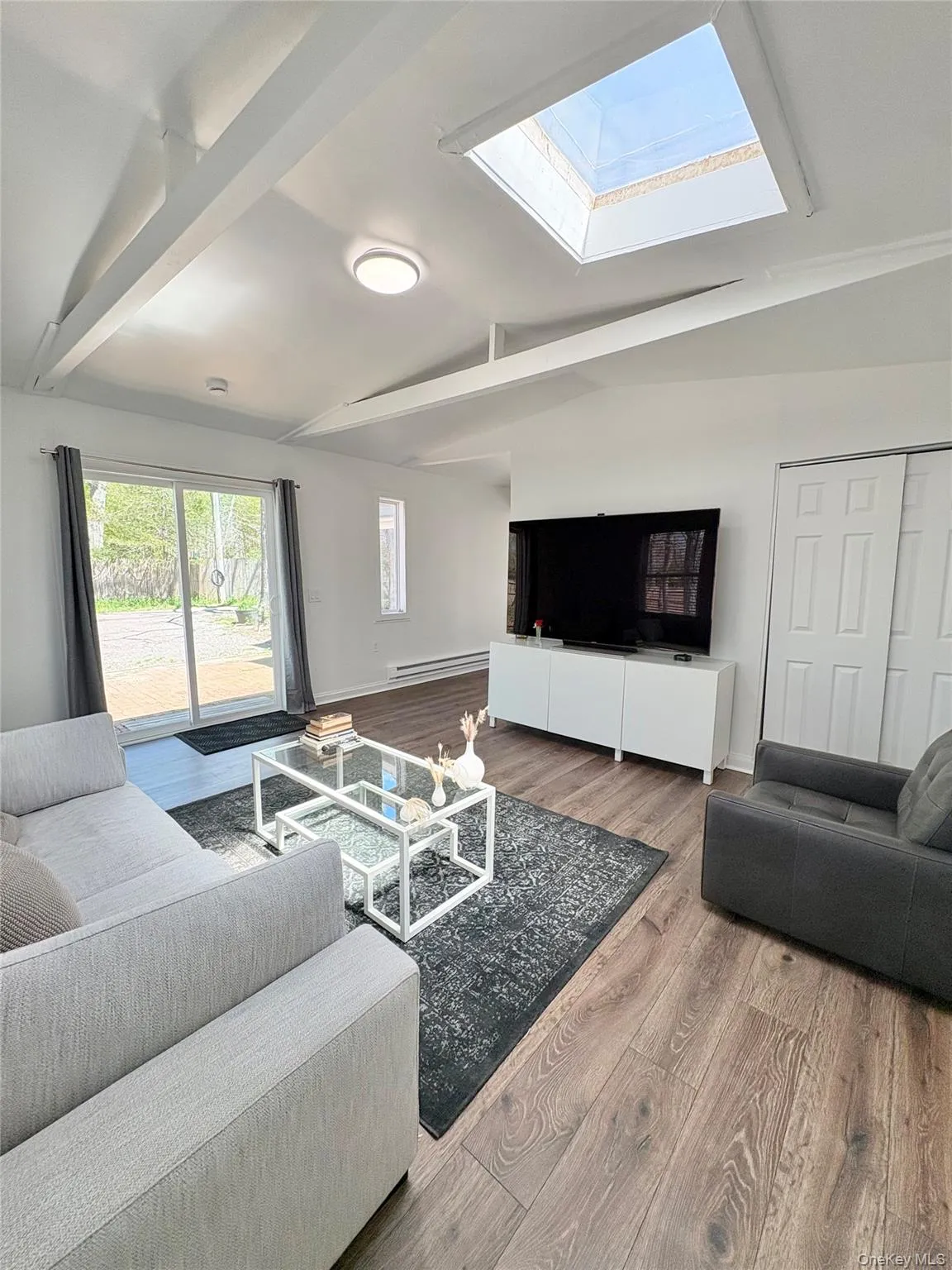 134B Montauk Highway, Southampton, NY, 1 Bedroom Bedrooms, 3 Rooms Rooms,1 BathroomBathrooms,Residential Lease,For Rent,Montauk,0,993910 134B Montauk Highway, Southampton, NY, 1 Bedroom Bedrooms, 3 Rooms Rooms,1 BathroomBathrooms,Residential Lease,For Rent,Montauk,0,993910