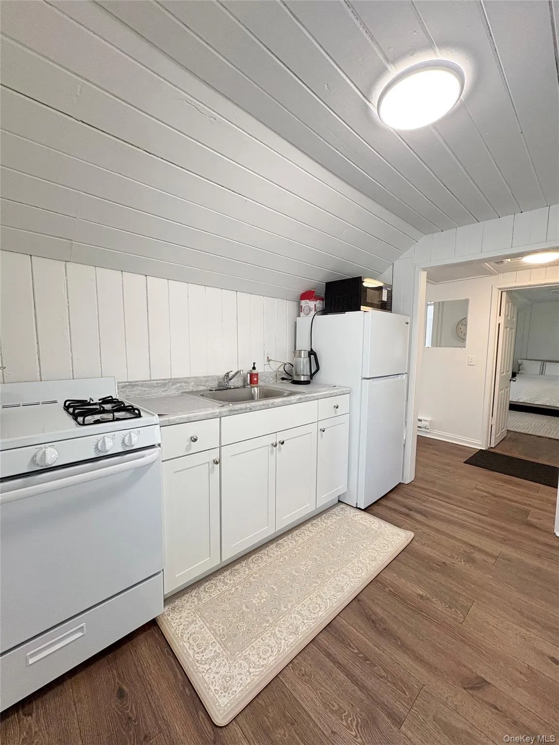 134B Montauk Highway, Southampton, NY, 1 Bedroom Bedrooms, 3 Rooms Rooms,1 BathroomBathrooms,Residential Lease,For Rent,Montauk,0,993910 134B Montauk Highway, Southampton, NY, 1 Bedroom Bedrooms, 3 Rooms Rooms,1 BathroomBathrooms,Residential Lease,For Rent,Montauk,0,993910