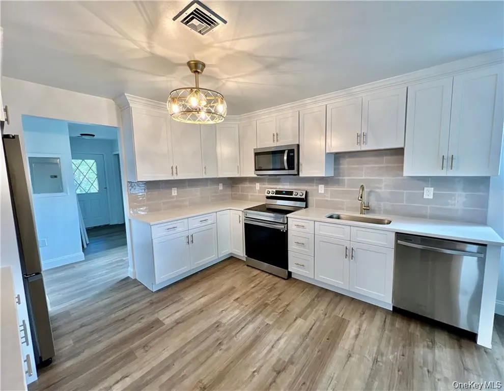 18 Chadeayne Avenue, Cornwall, NY, 3 Bedrooms Bedrooms, 7 Rooms Rooms,2 BathroomsBathrooms,Residential Lease,For Rent,Chadeayne,0,993924 18 Chadeayne Avenue, Cornwall, NY, 3 Bedrooms Bedrooms, 7 Rooms Rooms,2 BathroomsBathrooms,Residential Lease,For Rent,Chadeayne,0,993924