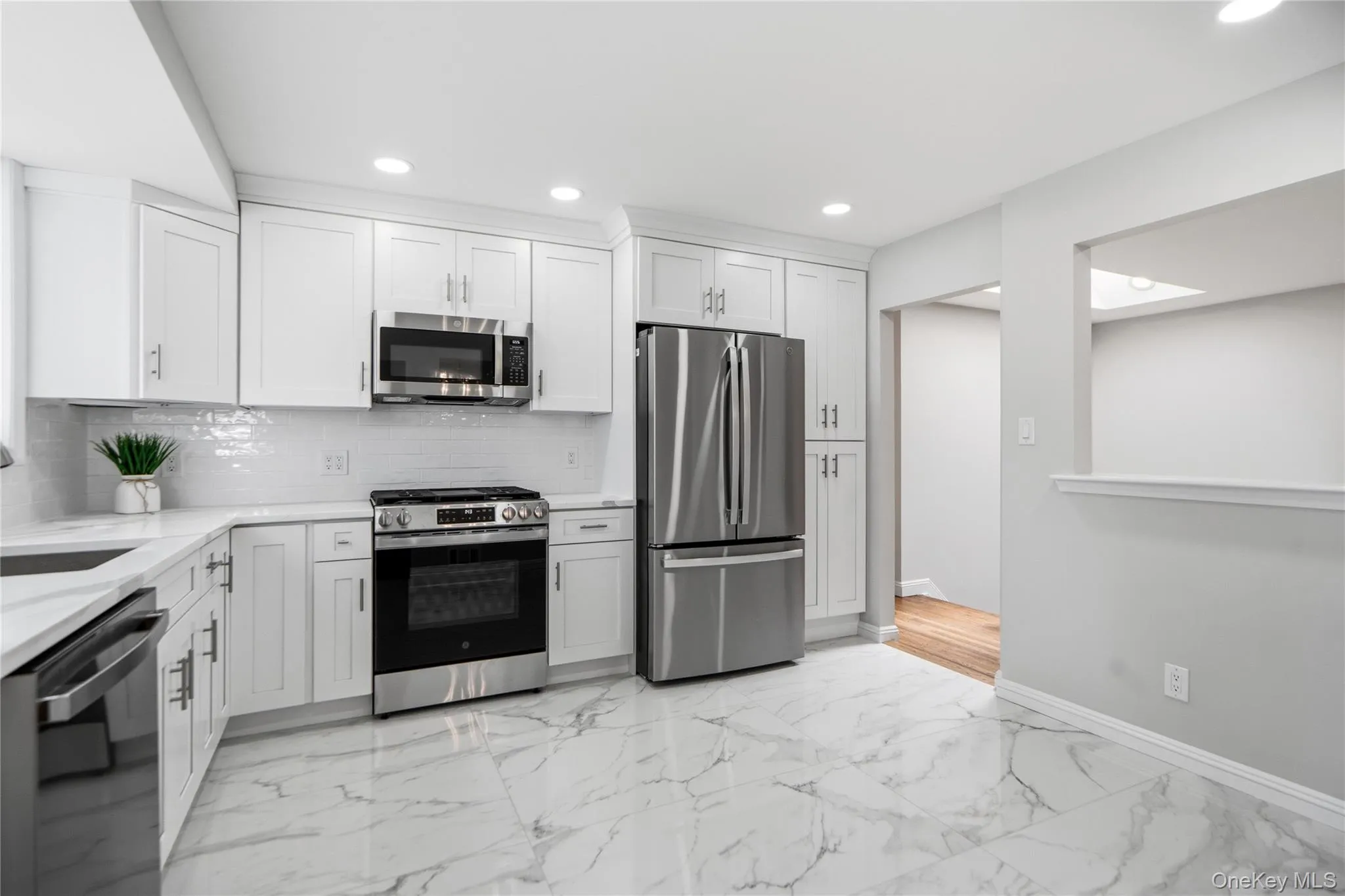 Eat in Kitchen with New Porcelain Floors, Backsplash and Quartz Countertops with all New appliances Eat in Kitchen with New Porcelain Floors, Backsplash and Quartz Countertops with all New appliances