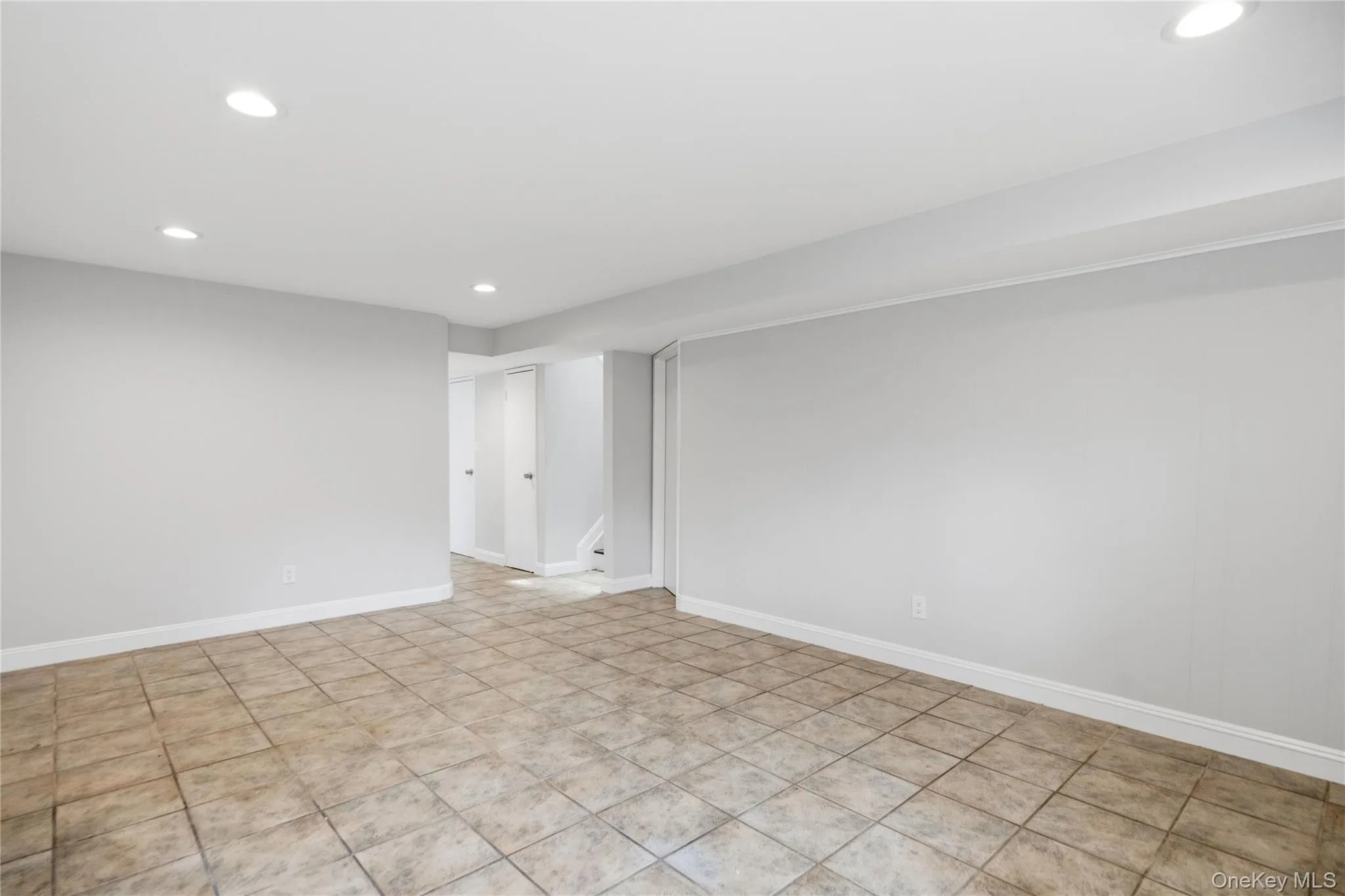 Great room with entrance to full bath and 2 car garage Great room with entrance to full bath and 2 car garage