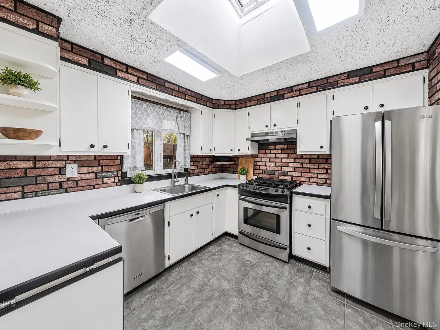 19 Cypress Lane, Brookhaven, NY, 2 Bedrooms Bedrooms, 5 Rooms Rooms,1 BathroomBathrooms,Residential,For Rent,Cypress,0,993965 19 Cypress Lane, Brookhaven, NY, 2 Bedrooms Bedrooms, 5 Rooms Rooms,1 BathroomBathrooms,Residential,For Rent,Cypress,0,993965