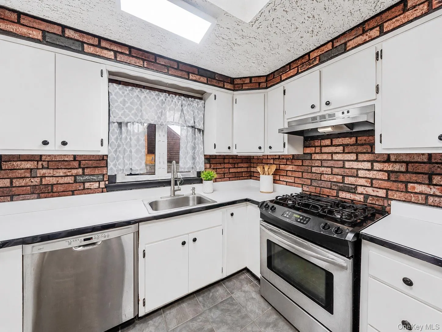 19 Cypress Lane, Brookhaven, NY, 2 Bedrooms Bedrooms, 5 Rooms Rooms,1 BathroomBathrooms,Residential,For Rent,Cypress,0,993965 19 Cypress Lane, Brookhaven, NY, 2 Bedrooms Bedrooms, 5 Rooms Rooms,1 BathroomBathrooms,Residential,For Rent,Cypress,0,993965