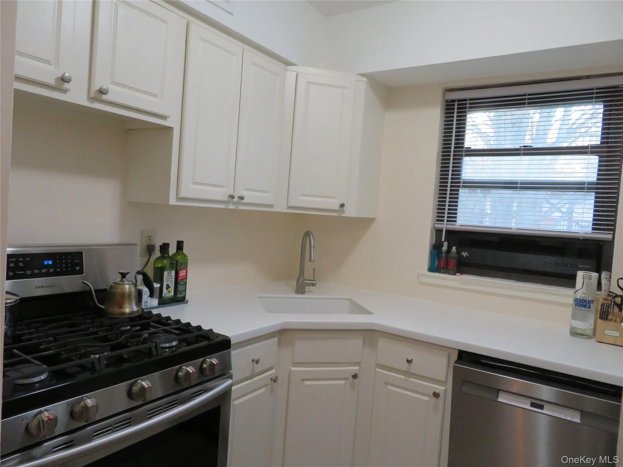 129 Bailey Court, Brookhaven, NY, 1 Bedroom Bedrooms, 4 Rooms Rooms,1 BathroomBathrooms,Residential,For Rent,Bailey,0,993971 129 Bailey Court, Brookhaven, NY, 1 Bedroom Bedrooms, 4 Rooms Rooms,1 BathroomBathrooms,Residential,For Rent,Bailey,0,993971
